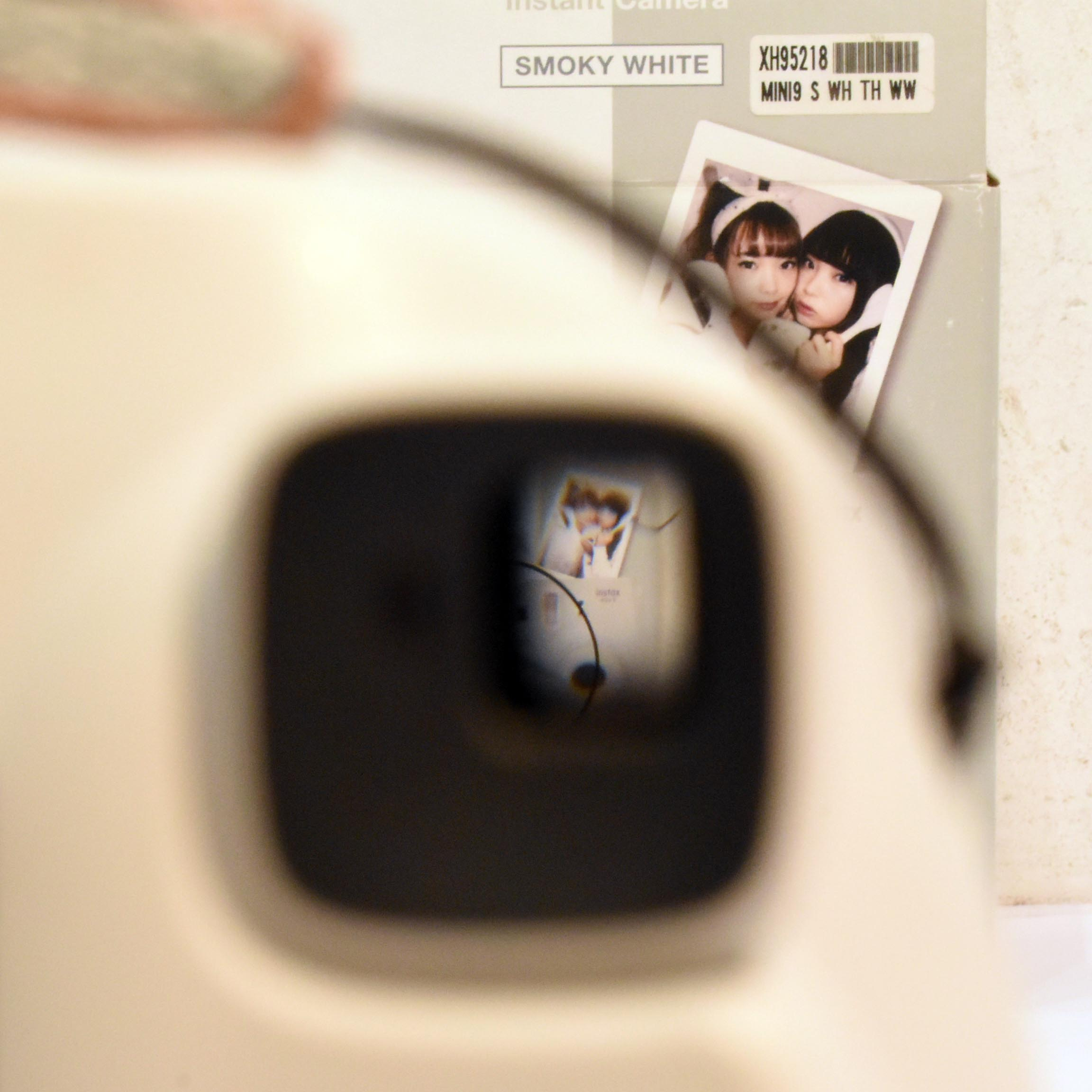 Voir photo 7 de Instax® Mini 9 - Fujifilm™ - Smoky White Instax® Mini 9 - Fujifilm™ - Smoky White Bon état reconditionné photo 7