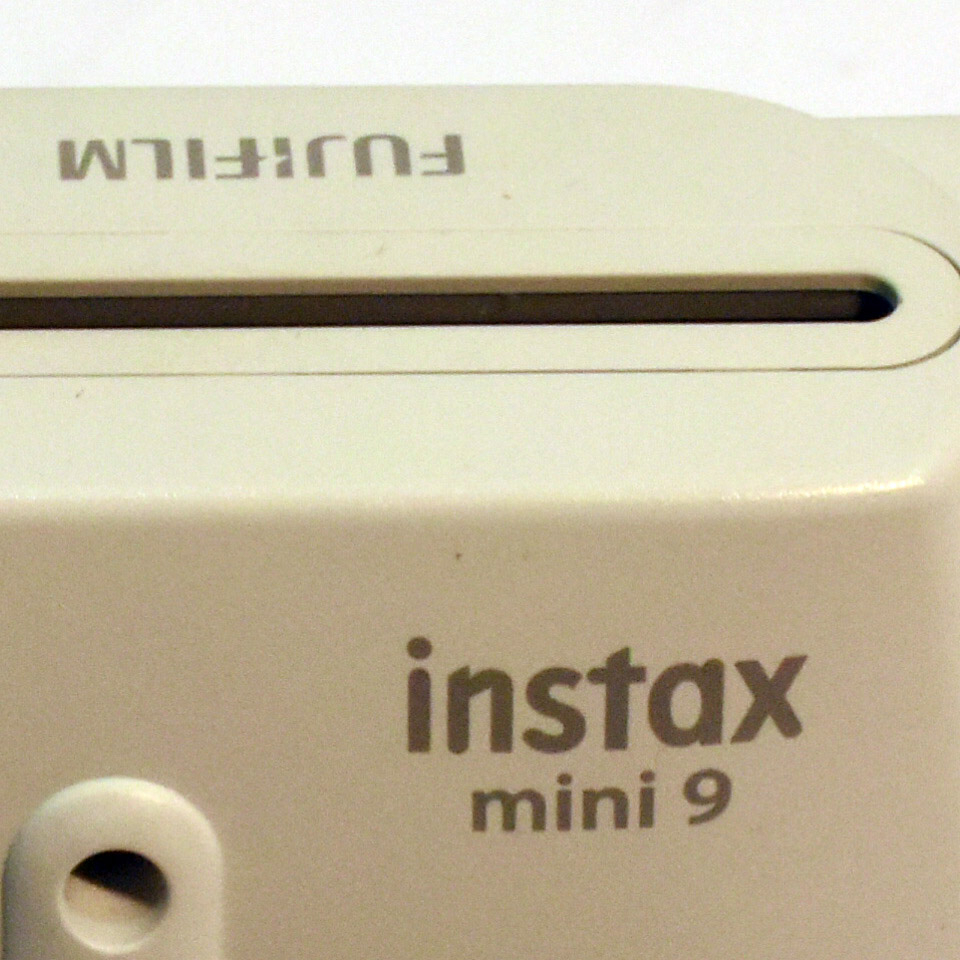 Voir photo 9 de Instax® Mini 9 - Fujifilm™ - Smoky White Instax® Mini 9 - Fujifilm™ - Smoky White Bon état reconditionné photo 9