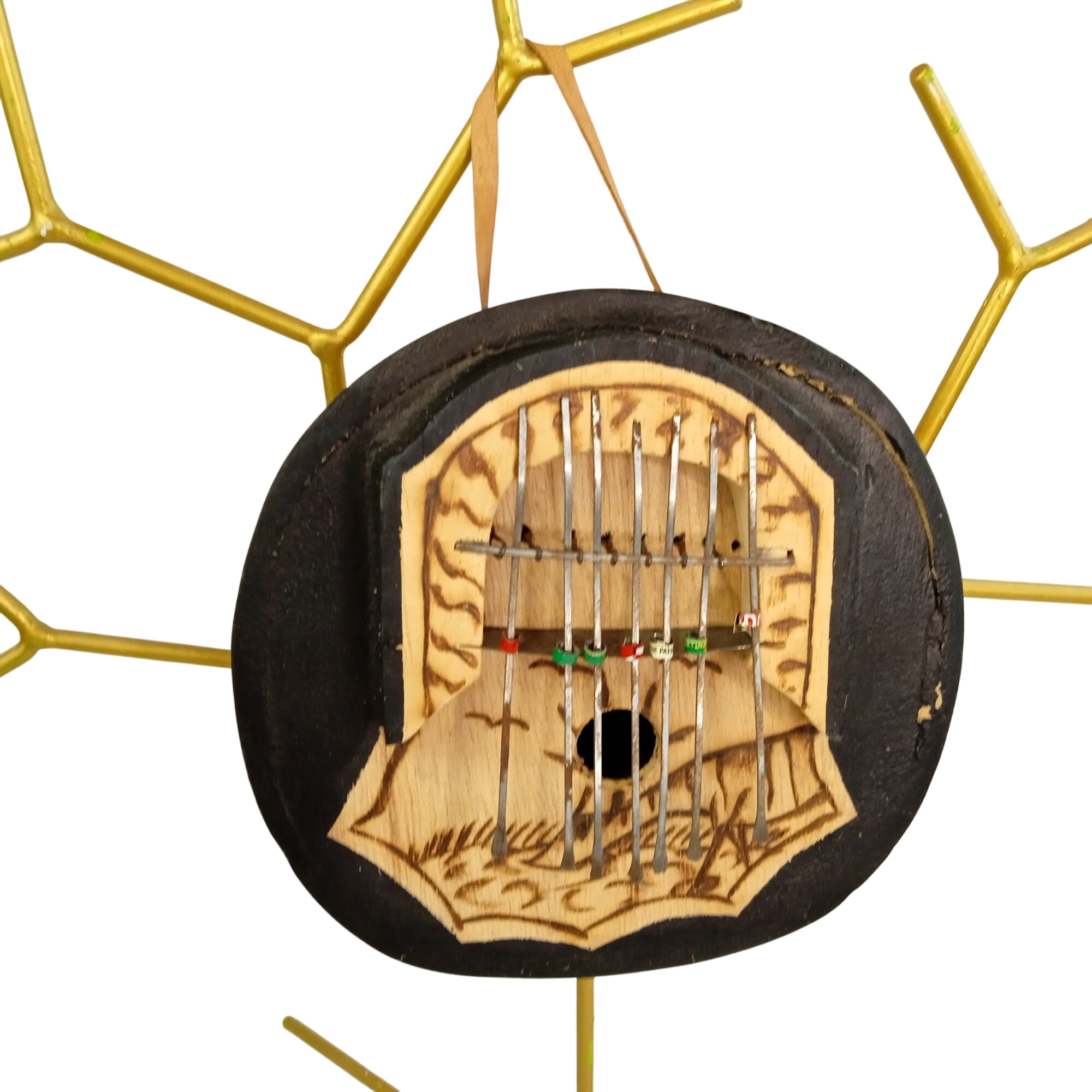 Instrument de musique du Mali KALIMBA/SANZA avec des accords Bon état - 34,00 € Instrument de musique du Mali KALIMBA/SANZA avec des accords Bon état reconditionné disponible sur Label Emmaüs