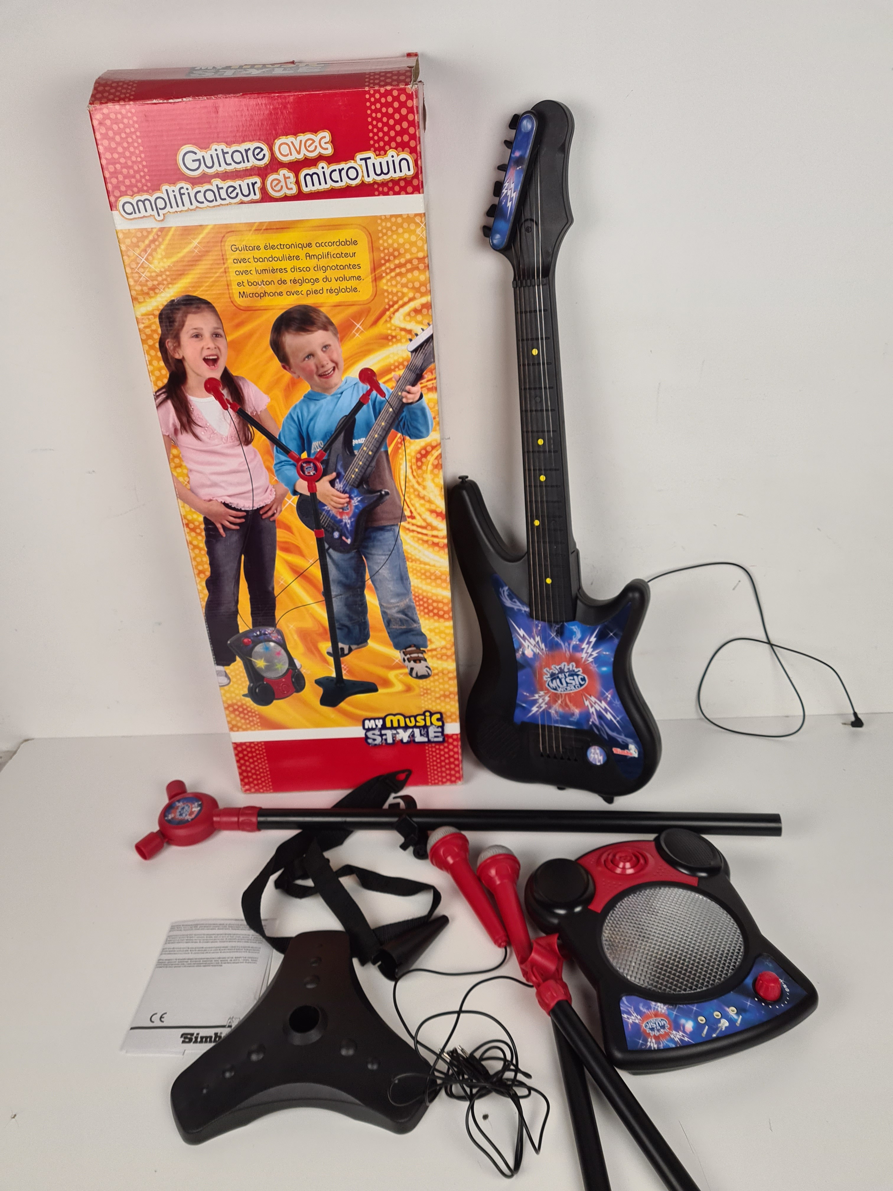 Voir photo 2 de Instrument de musique - My music style - Guitare avec amplificateur et micro twin Instrument de musique - My music style - Guitare avec amplificateur et micro twin Très bon état reconditionné photo 2