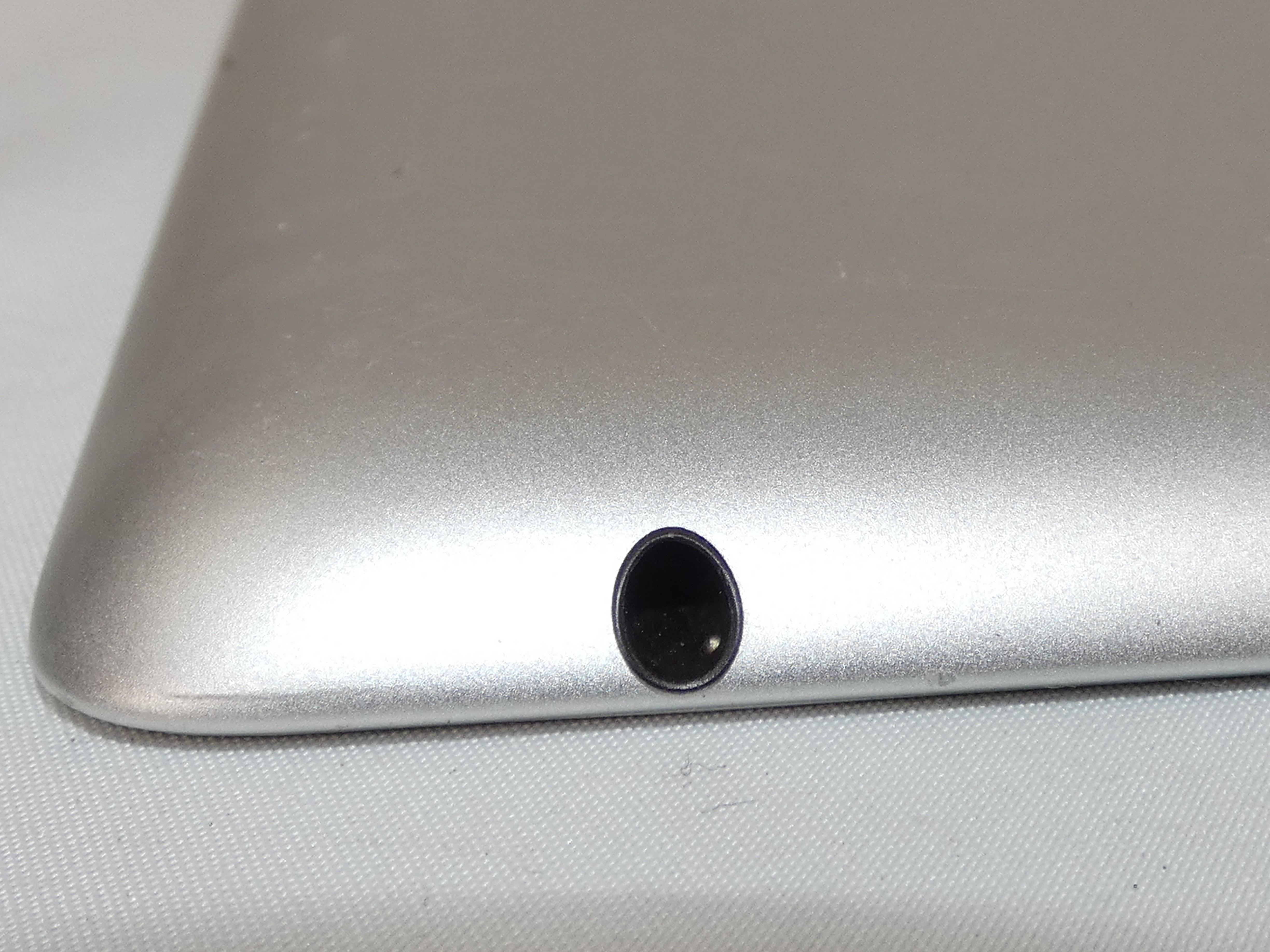 Voir photo 6 de IPad 64 GO Apple modèle A1416 (pour pièces) IPad 64 GO Apple modèle A1416 (pour pièces) Très bon état reconditionné photo 6