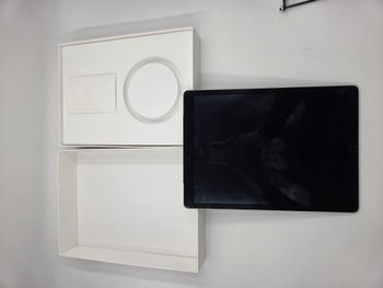 Ipad Pro model A1652 Space Grey 12.9 pouces 256GO (Wifi + Sim) en boite, sans câble Bon état reconditionné (offre indisponible)