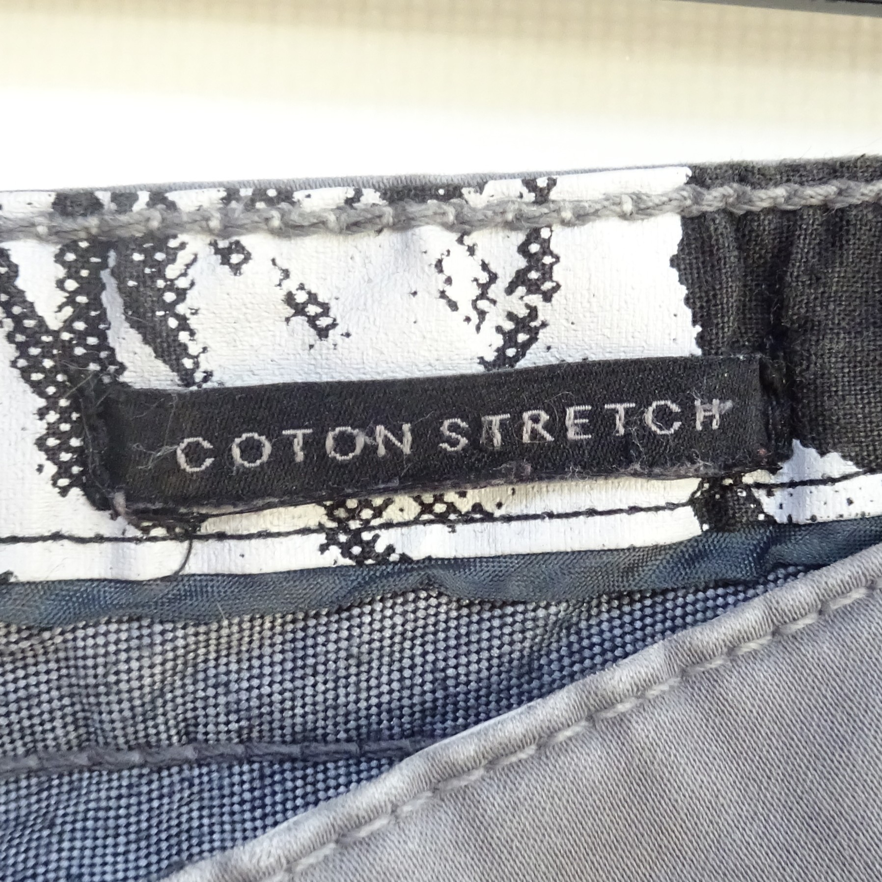 Voir photo 5 de IZAC Pantalon homme taille 40 IZAC Pantalon homme taille 40 Très bon état reconditionné photo 5