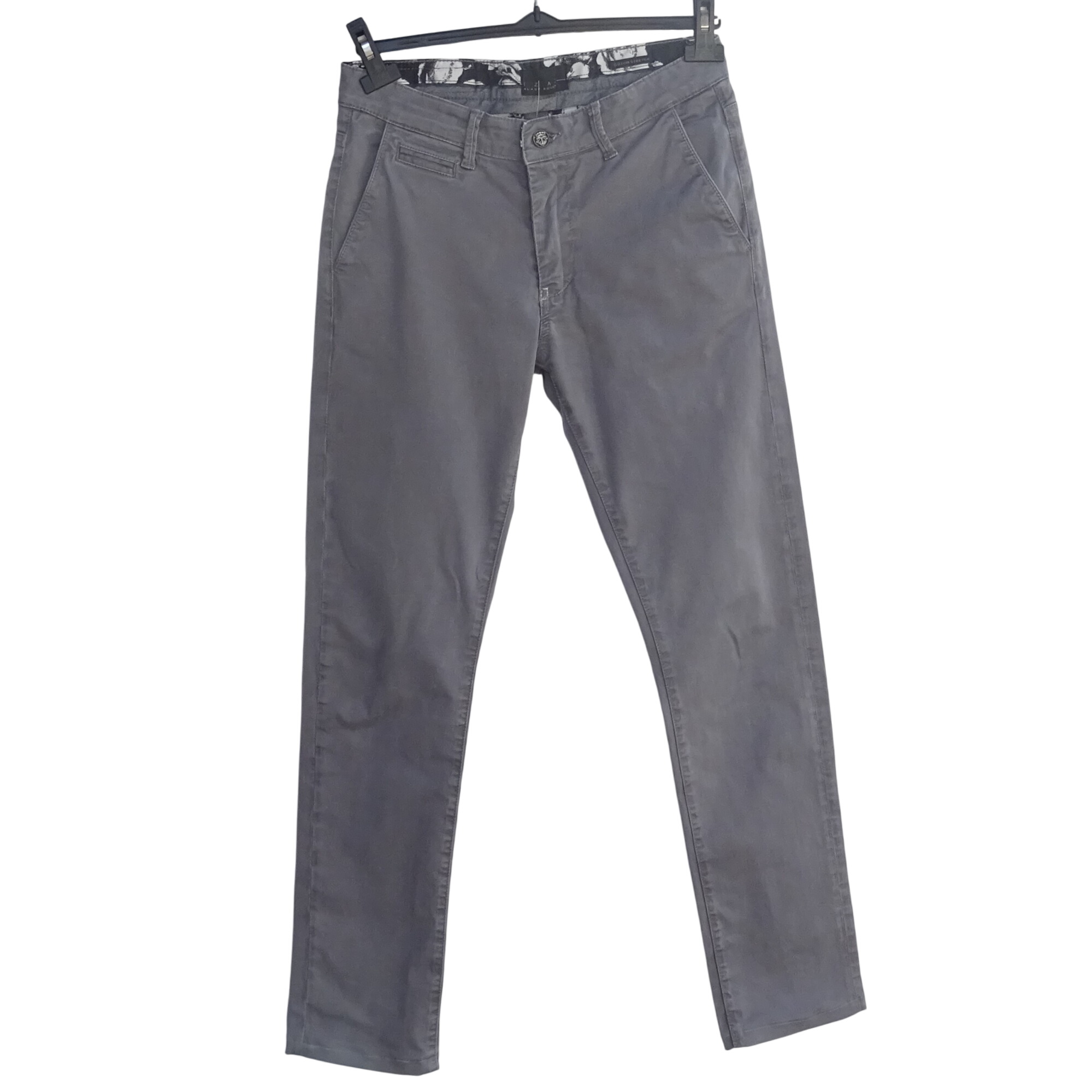 IZAC Pantalon homme taille 40 Très bon état - 15,00 € IZAC Pantalon homme taille 40 Très bon état reconditionné disponible sur Label Emmaüs