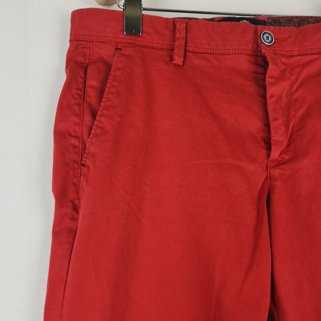 Voir photo 3 de Izac - Pantalon rouge en - coton - Taille 42 - longueur 104 cm Izac - Pantalon rouge en - coton - Taille 42 - longueur 104 cm Très bon état reconditionné photo 3