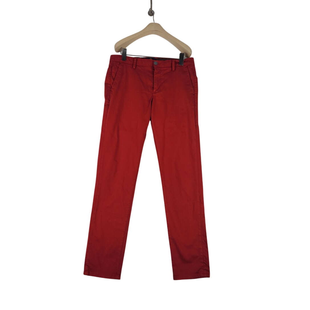 Izac - Pantalon rouge en - coton - Taille 42 - longueur 104 cm Très bon état - 25,00 € Izac - Pantalon rouge en - coton - Taille 42 - longueur 104 cm Très bon état reconditionné disponible sur Label Emmaüs