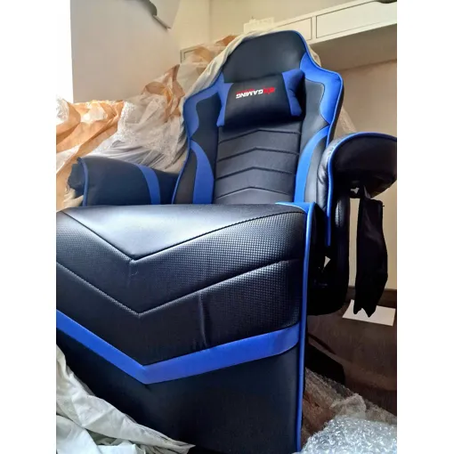 Jamais utilisé, je le brade, car je devais avoir un grand bureau pro, ça ne s'est finalement pas fait et pas de place à la maison, super fauteuil gamer BX Gaming, bleu et noir avec son porte gobelet, Bon état reconditionné disponible sur Rakuten