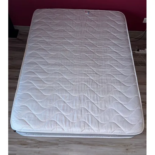 je vends un matelas materassiedoghe 140x190, ressorts en acier ensachés Bon état reconditionné disponible sur Rakuten