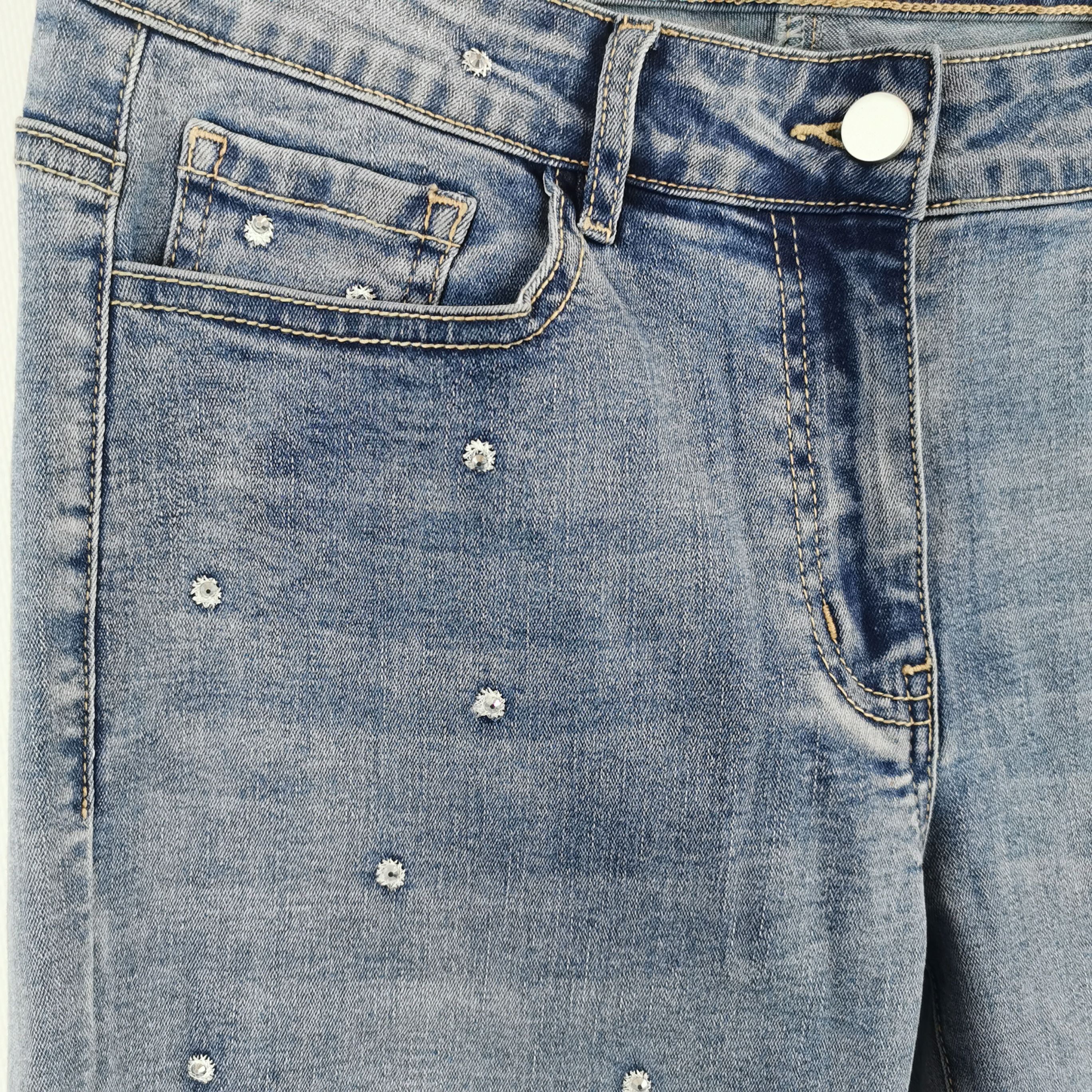 Voir photo 3 de Jean droit cropped strass – Taille 38 – Bleu denim clair Jean droit cropped strass – Taille 38 – Bleu denim clair Très bon état reconditionné photo 3