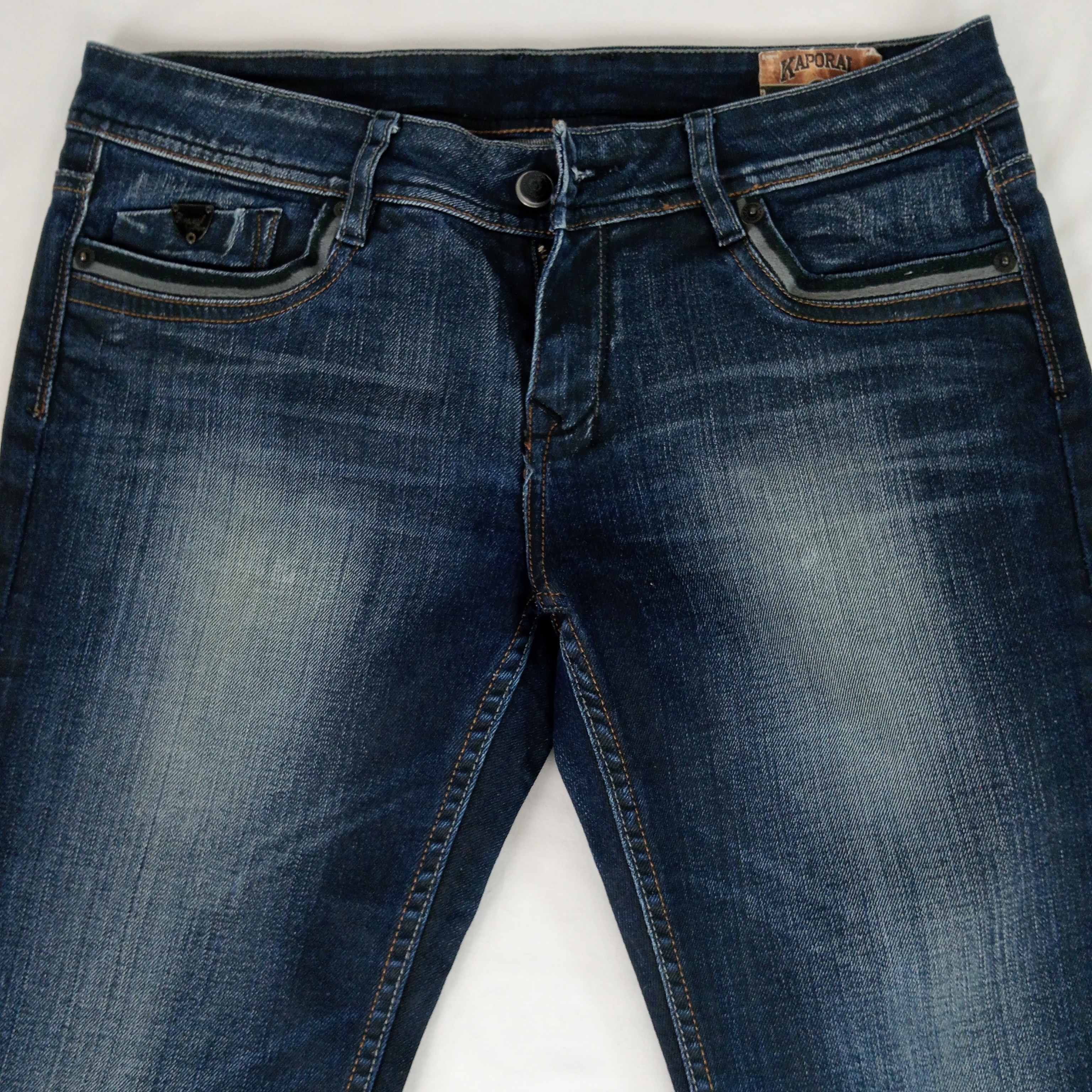 Voir photo 3 de Jean - femme - marque Kaporal - coupe longue - couleur bleu marine - taille US 30- FR 40 Jean - femme - marque Kaporal - coupe longue - couleur bleu marine - taille US 30- FR 40 Très bon état reconditionné photo 3