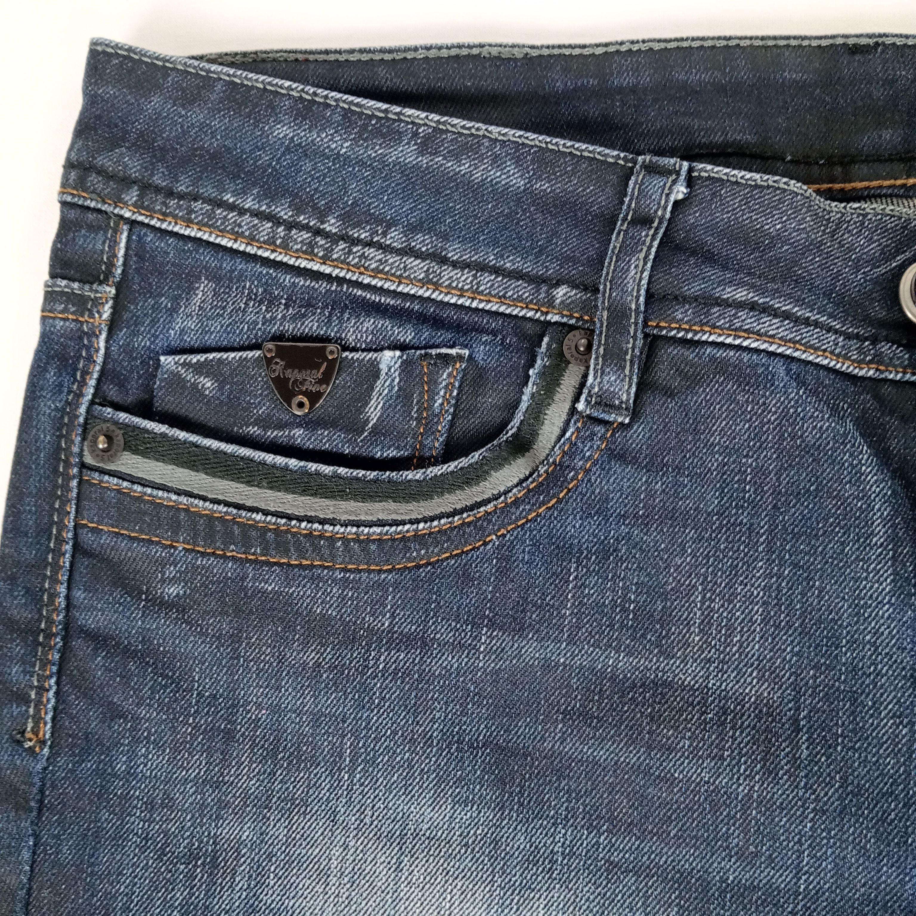 Voir photo 5 de Jean - femme - marque Kaporal - coupe longue - couleur bleu marine - taille US 30- FR 40 Jean - femme - marque Kaporal - coupe longue - couleur bleu marine - taille US 30- FR 40 Très bon état reconditionné photo 5