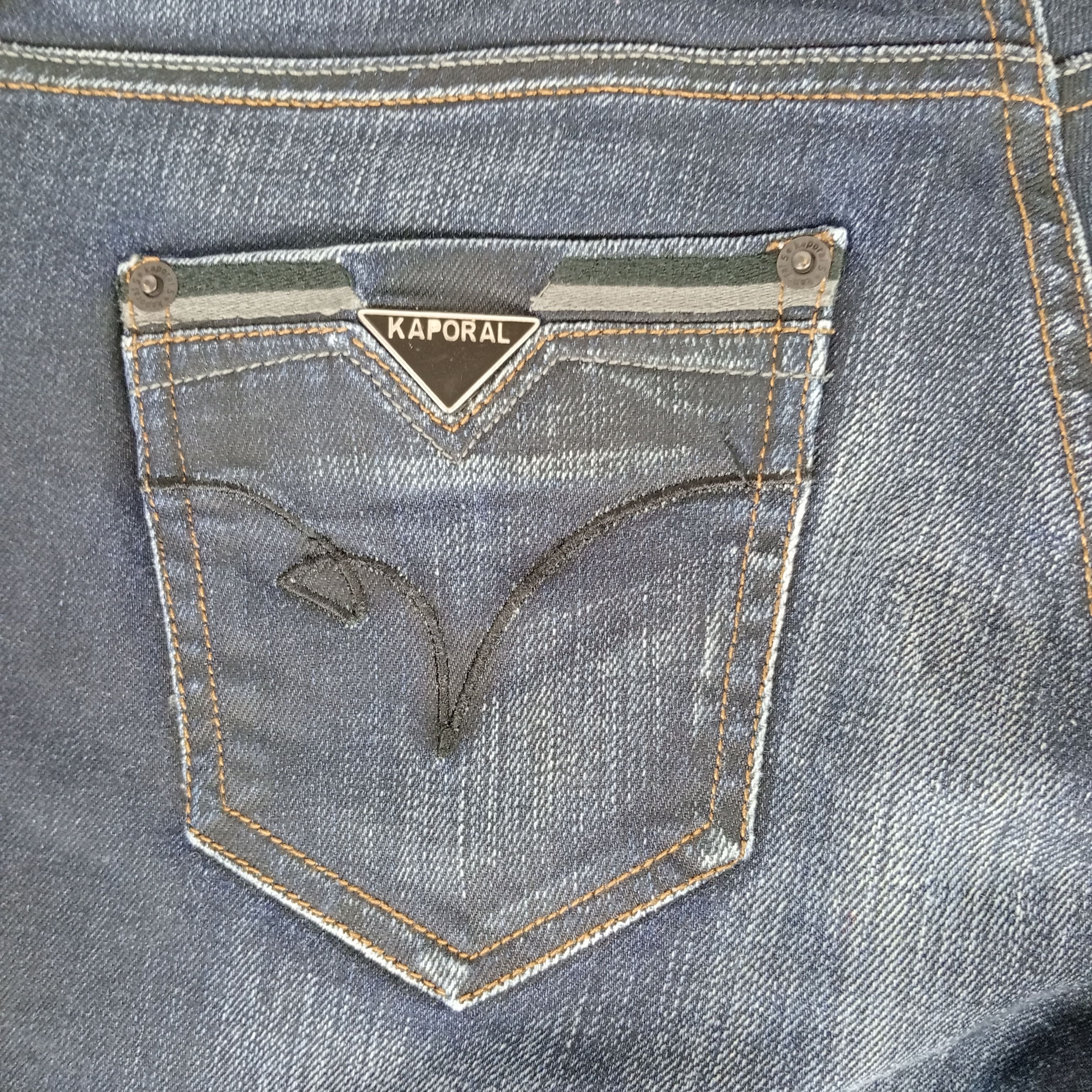 Voir photo 6 de Jean - femme - marque Kaporal - coupe longue - couleur bleu marine - taille US 30- FR 40 Jean - femme - marque Kaporal - coupe longue - couleur bleu marine - taille US 30- FR 40 Très bon état reconditionné photo 6