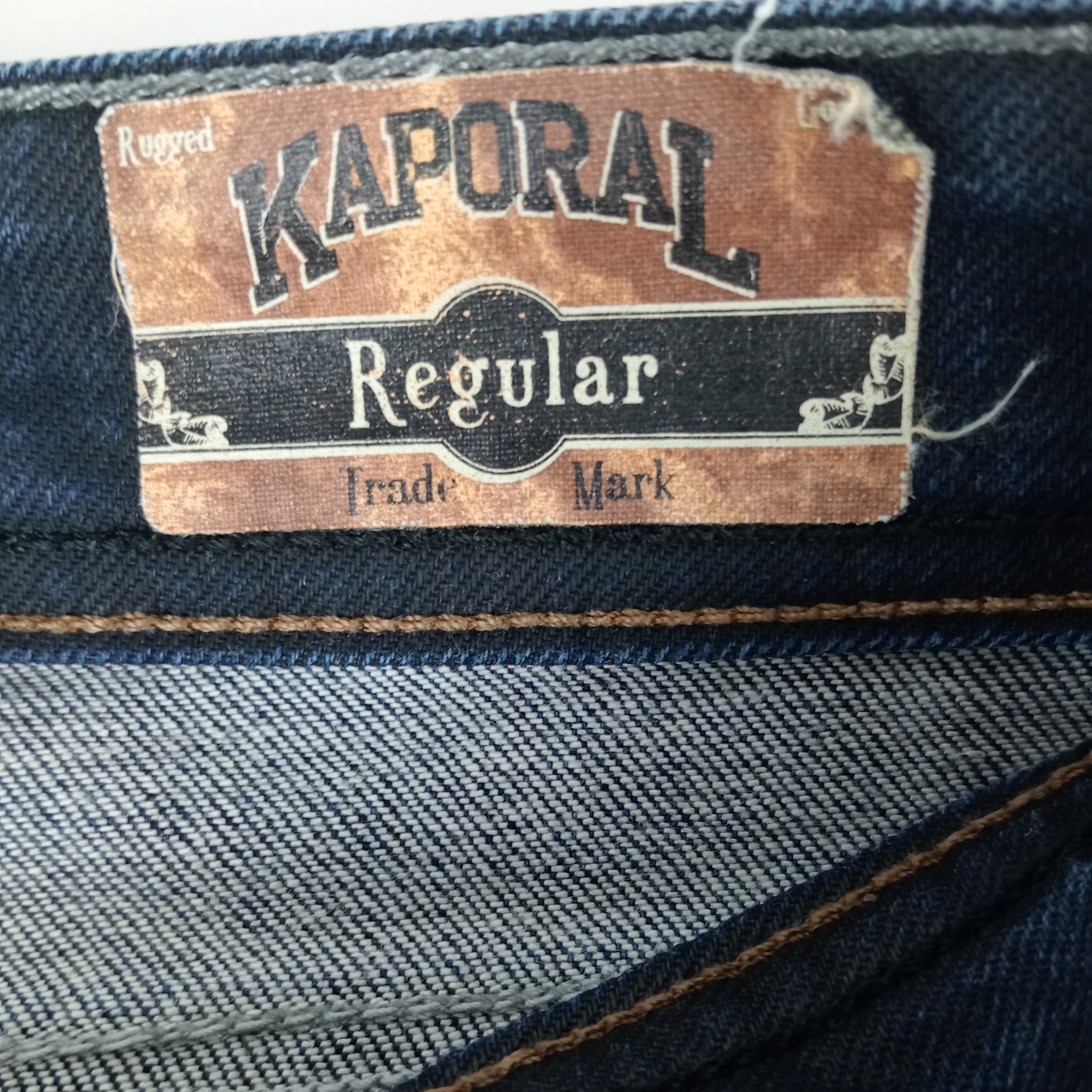 Voir photo 8 de Jean - femme - marque Kaporal - coupe longue - couleur bleu marine - taille US 30- FR 40 Jean - femme - marque Kaporal - coupe longue - couleur bleu marine - taille US 30- FR 40 Très bon état reconditionné photo 8