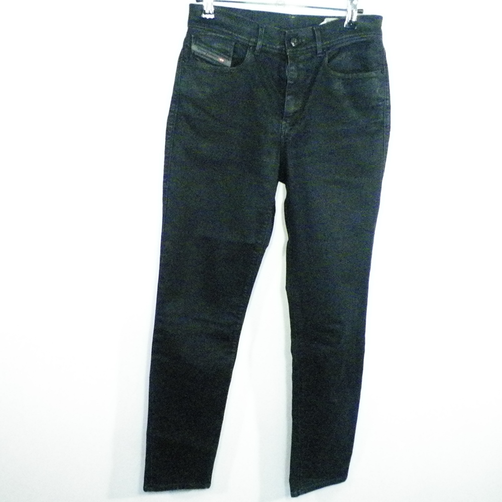 Acheter Jean Femme Noir DIESEL Taille Estimée 36. Bon état - 10,50 € Jean Femme Noir DIESEL Taille Estimée 36. Bon état reconditionné disponible sur Label Emmaüs