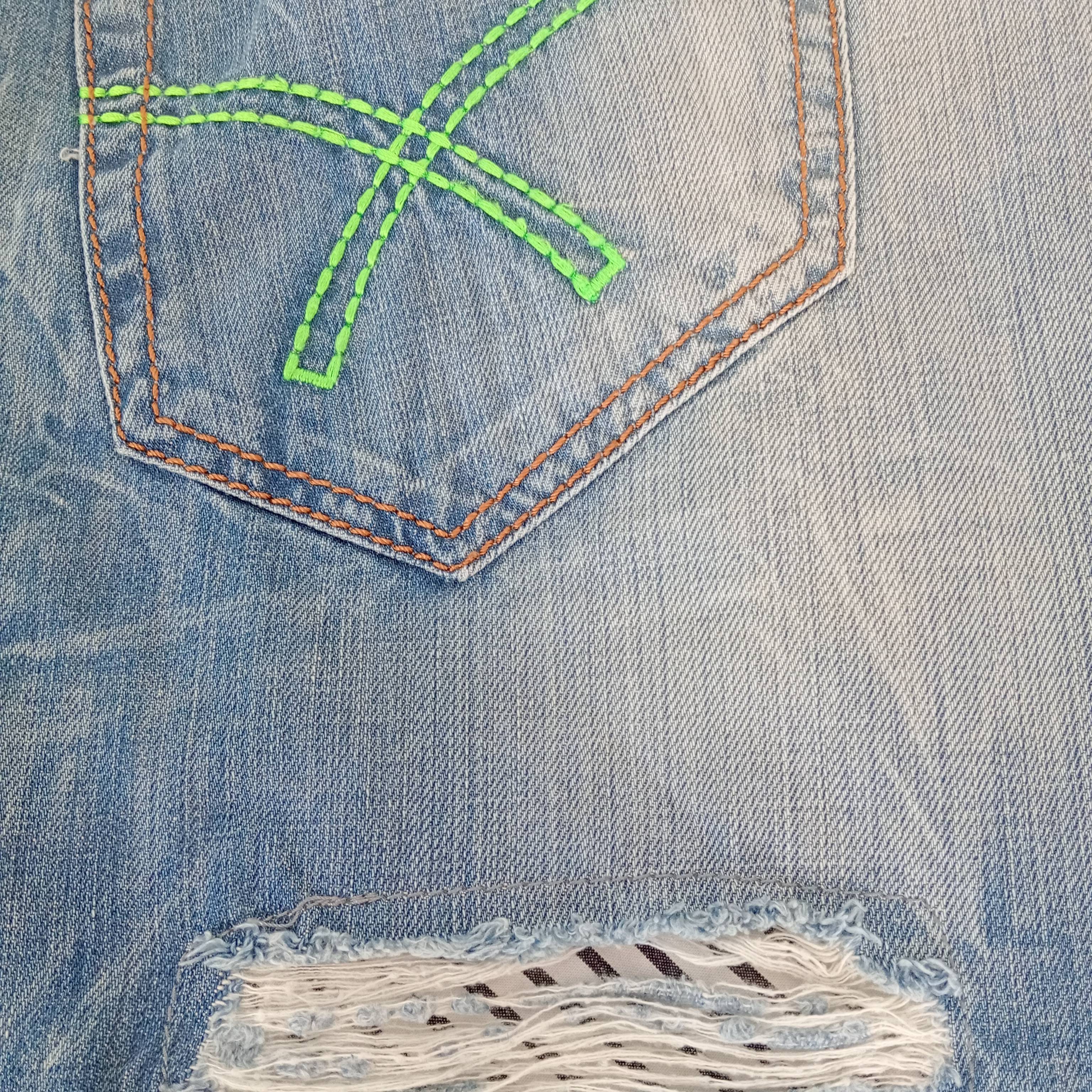 Voir photo 7 de Jean - homme - marque Cipo & Baxx - coupe longue - couleur bleu clair - taille US W33/L32 - FR 42 Jean - homme - marque Cipo & Baxx - coupe longue - couleur bleu clair - taille US W33/L32 - FR 42 Parfait état reconditionné photo 7