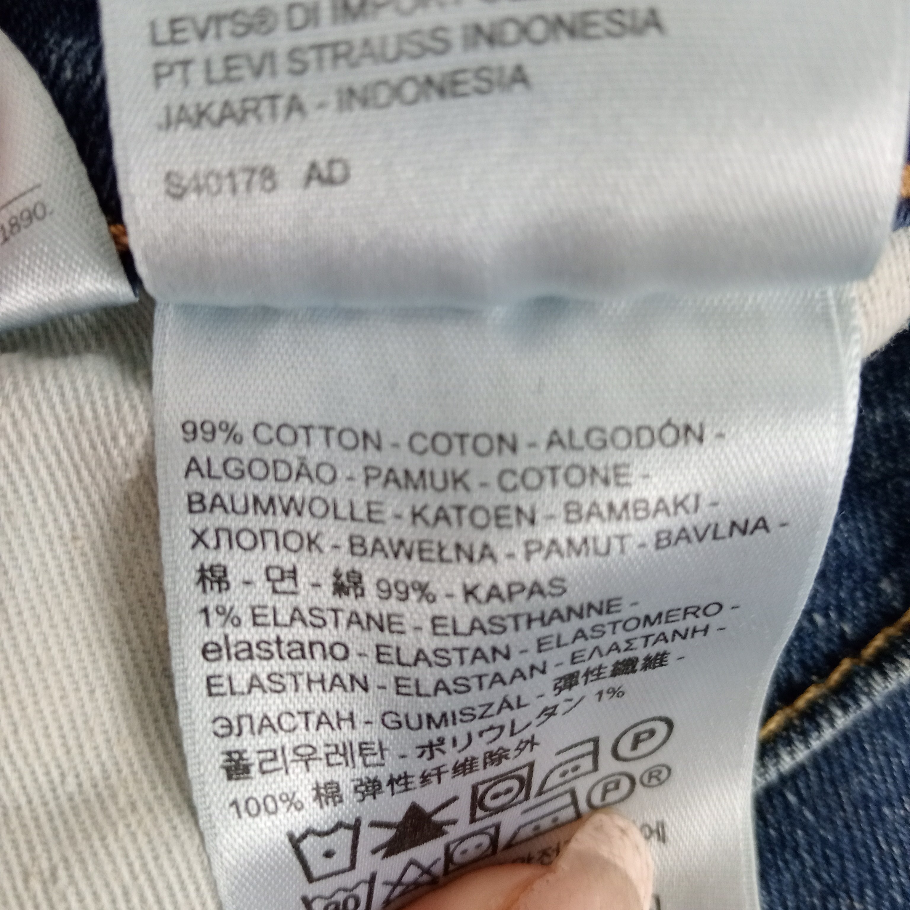 Voir photo 6 de Jean - homme - marque Levi's - coupe longue - couleur bleu foncé - taille US W29/L34 - FR 36 Jean - homme - marque Levi's - coupe longue - couleur bleu foncé - taille US W29/L34 - FR 36 Très bon état reconditionné photo 6