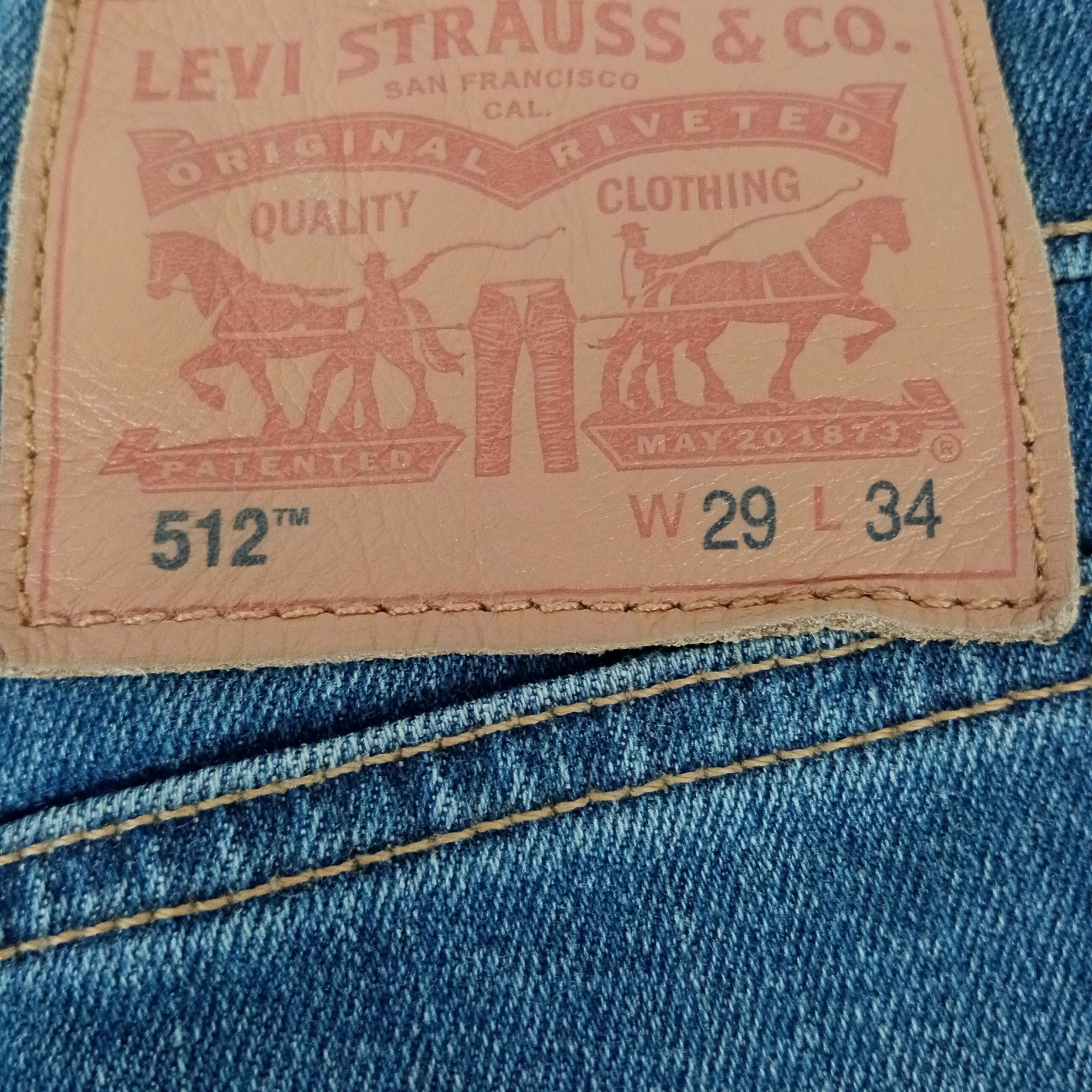 Voir photo 7 de Jean - homme - marque Levi's - coupe longue - couleur bleu foncé - taille US W29/L34 - FR 36 Jean - homme - marque Levi's - coupe longue - couleur bleu foncé - taille US W29/L34 - FR 36 Très bon état reconditionné photo 7