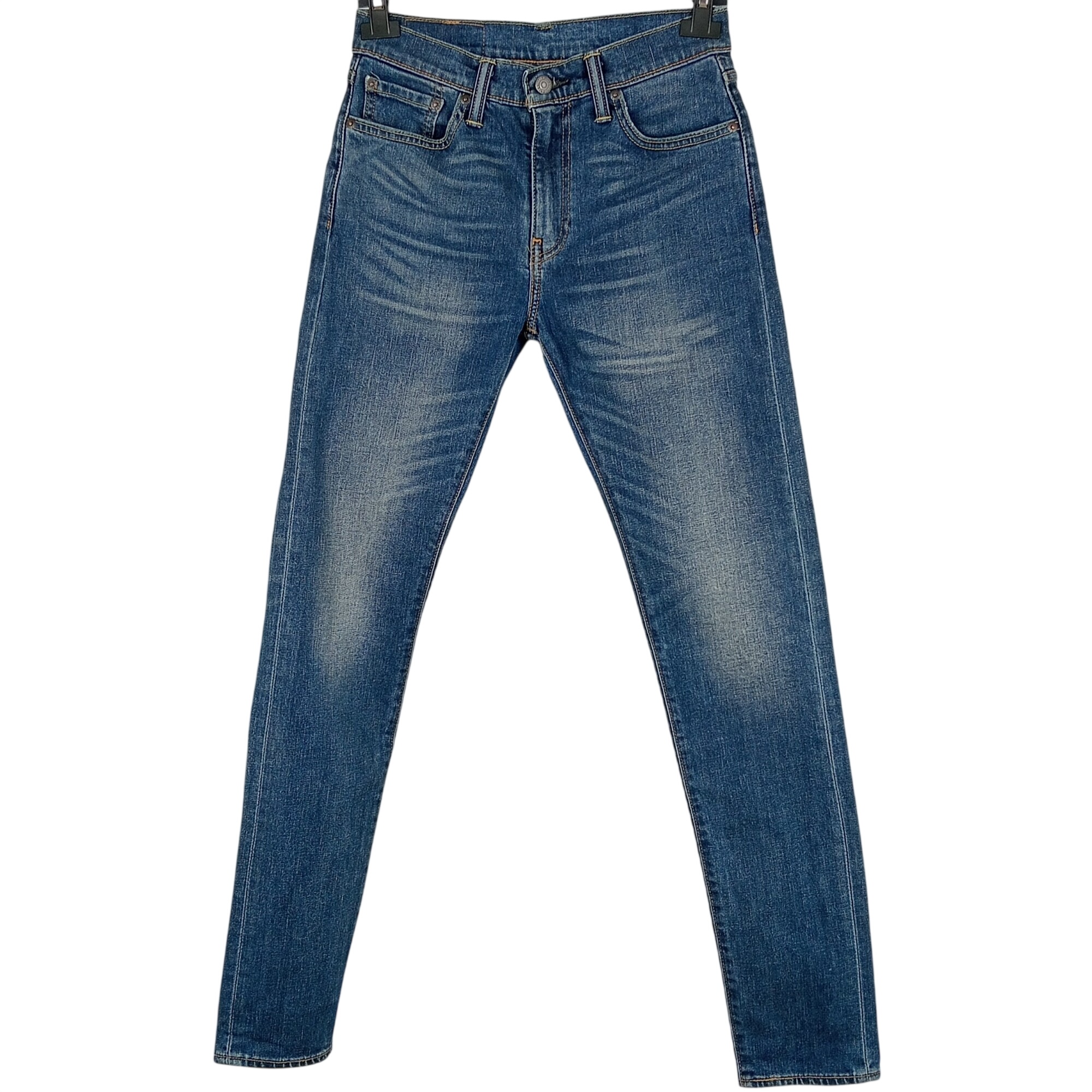 Jean - homme - marque Levi's - coupe longue - couleur bleu foncé - taille US W29/L34 - FR 36 Très bon état - 17,00 € Jean - homme - marque Levi's - coupe longue - couleur bleu foncé - taille US W29/L34 - FR 36 Très bon état reconditionné disponible sur Label Emmaüs