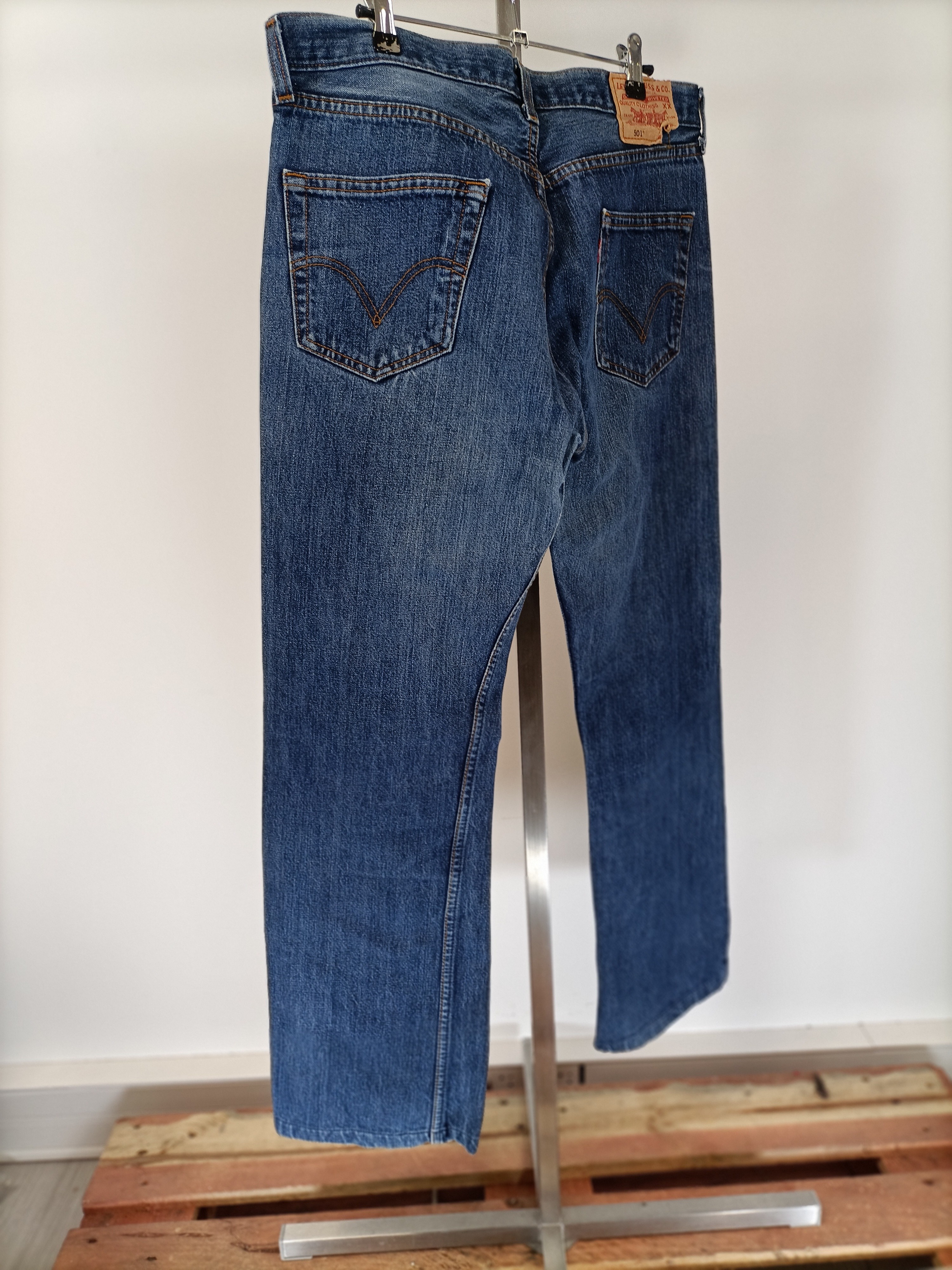 Voir photo 3 de Jean Levi’s 501 denim bleu vintage coupe droite taille M/L Jean Levi’s 501 denim bleu vintage coupe droite taille M/L Très bon état reconditionné photo 3
