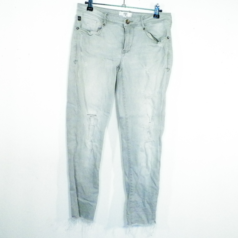 Voir photo 2 de Jean's Femme Gris LE TEMPS DES CERISES TAILLE ESTIMEE 36. Jean's Femme Gris LE TEMPS DES CERISES TAILLE ESTIMEE 36. Bon état reconditionné photo 2