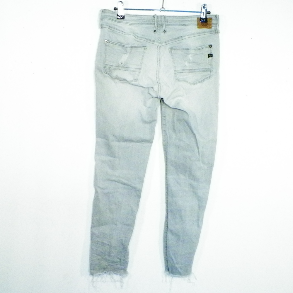 Acheter Jean's Femme Gris LE TEMPS DES CERISES TAILLE ESTIMEE 36. Bon état - 10,50 € Jean's Femme Gris LE TEMPS DES CERISES TAILLE ESTIMEE 36. Bon état reconditionné disponible sur Label Emmaüs