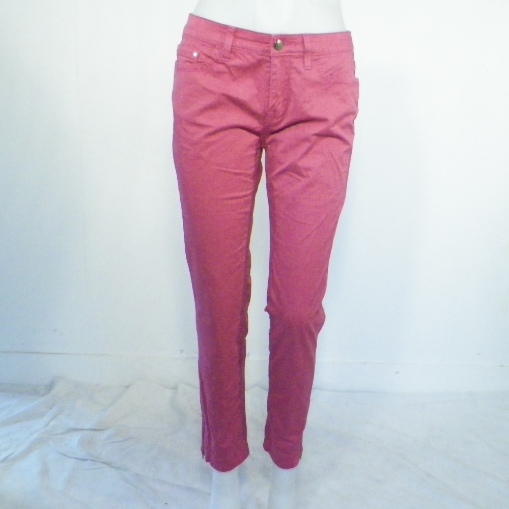 Acheter Jean's Femme Rose TOMMY HILFIGER Taille Estimée 38. Bon état - 10,50 € Jean's Femme Rose TOMMY HILFIGER Taille Estimée 38. Bon état reconditionné disponible sur Label Emmaüs