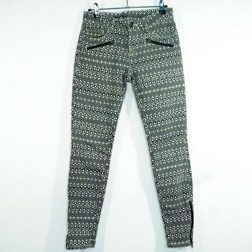 Acheter Jean's Fille Noir VANS Taille Estimée 14 Ans. Bon état - 10,00 € Jean's Fille Noir VANS Taille Estimée 14 Ans. Bon état reconditionné disponible sur Label Emmaüs