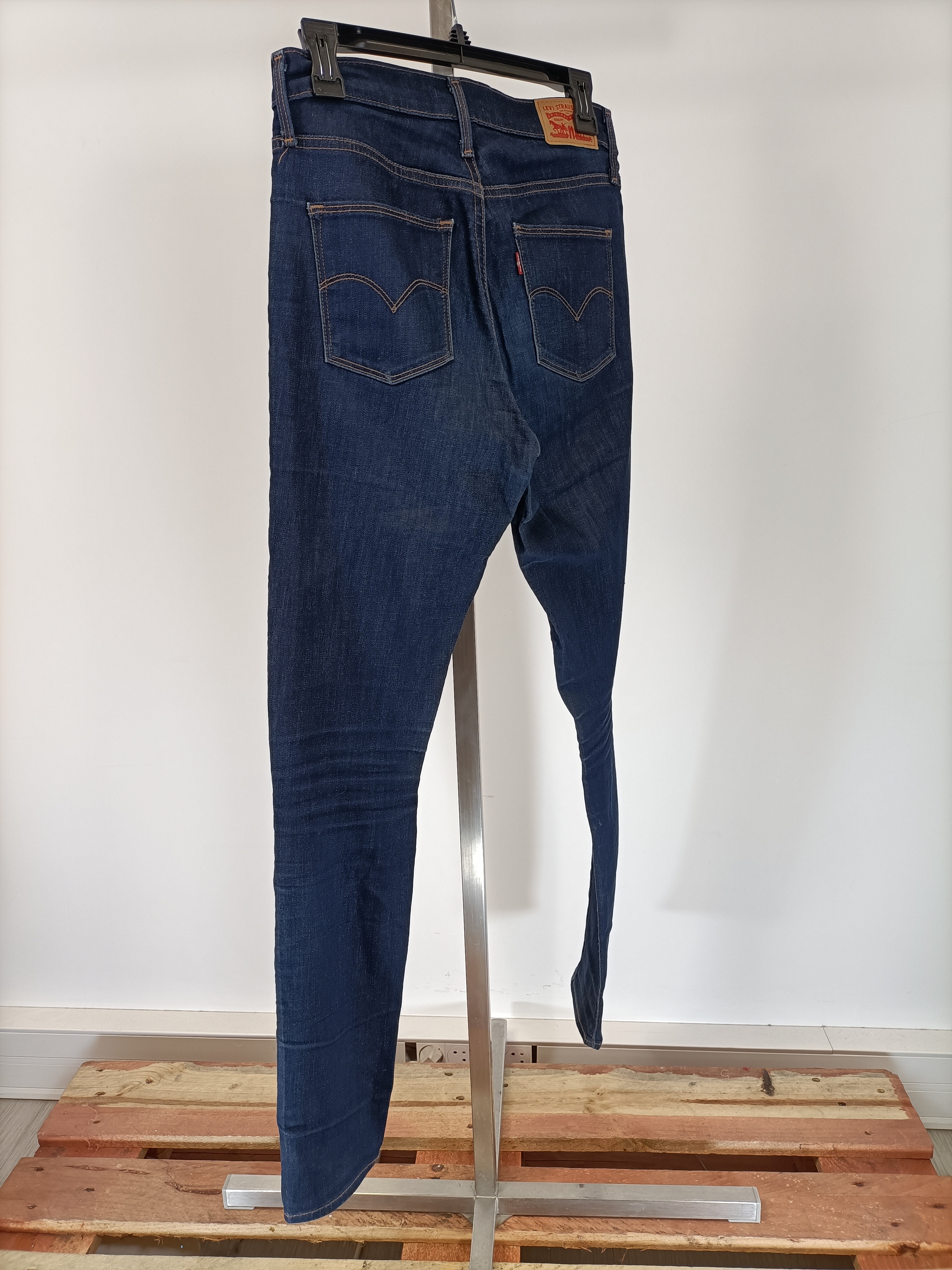 Voir photo 4 de Jean slim Levi’s shaping skinny denim bleu taille M Jean slim Levi’s shaping skinny denim bleu taille M Parfait état reconditionné photo 4