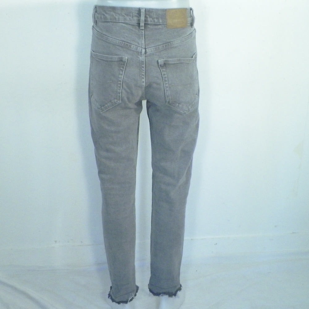 Voir photo 2 de Jeans Femme Gris PULL&BEAR Taille 36. Jeans Femme Gris PULL&BEAR Taille 36. Bon état reconditionné photo 2