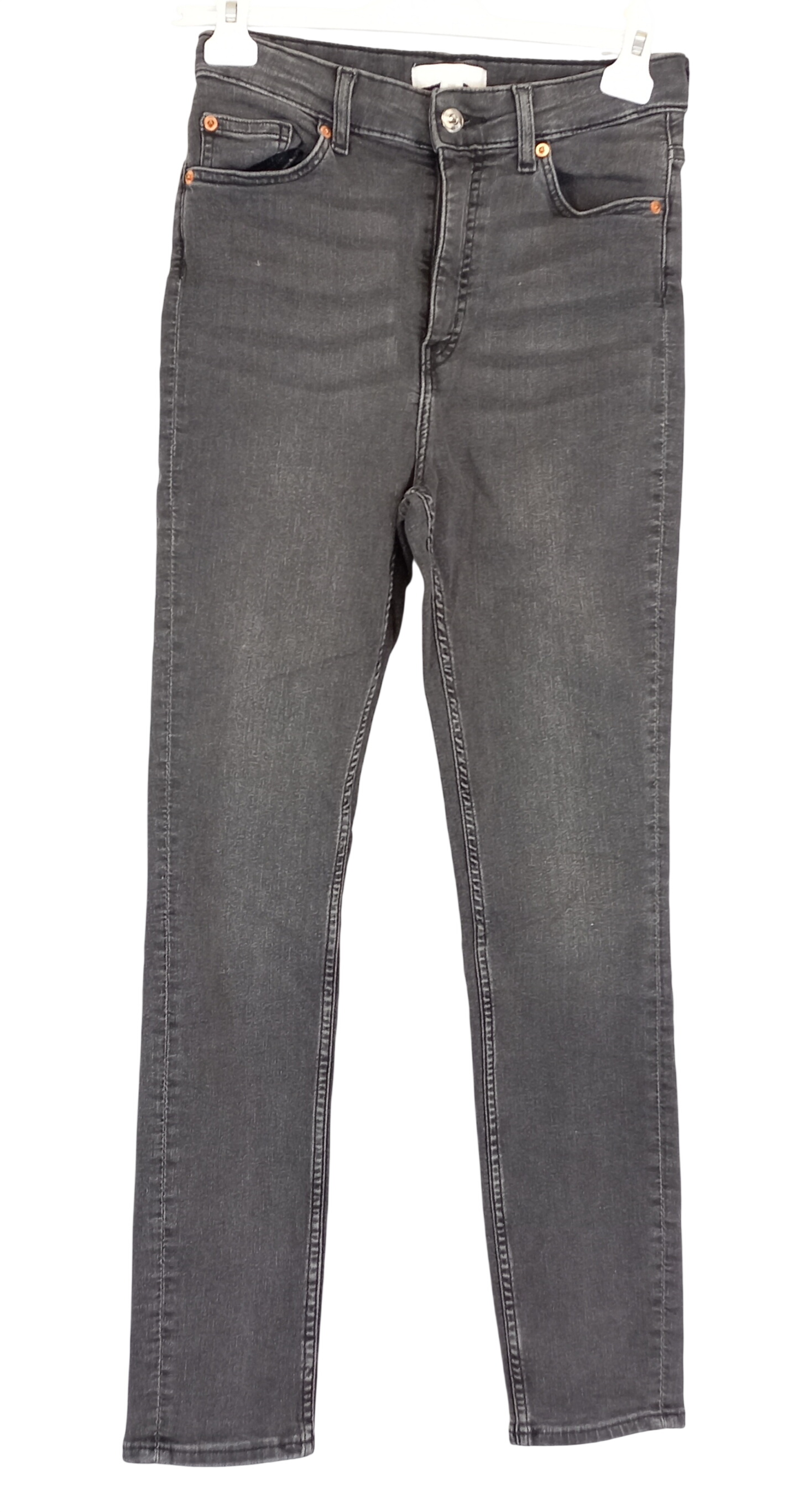 Acheter Jeans gris foncé "H&M" T40 taille petit (36) Très bon état - 10,00 € Jeans gris foncé "H&M" T40 taille petit (36) Très bon état reconditionné disponible sur Label Emmaüs