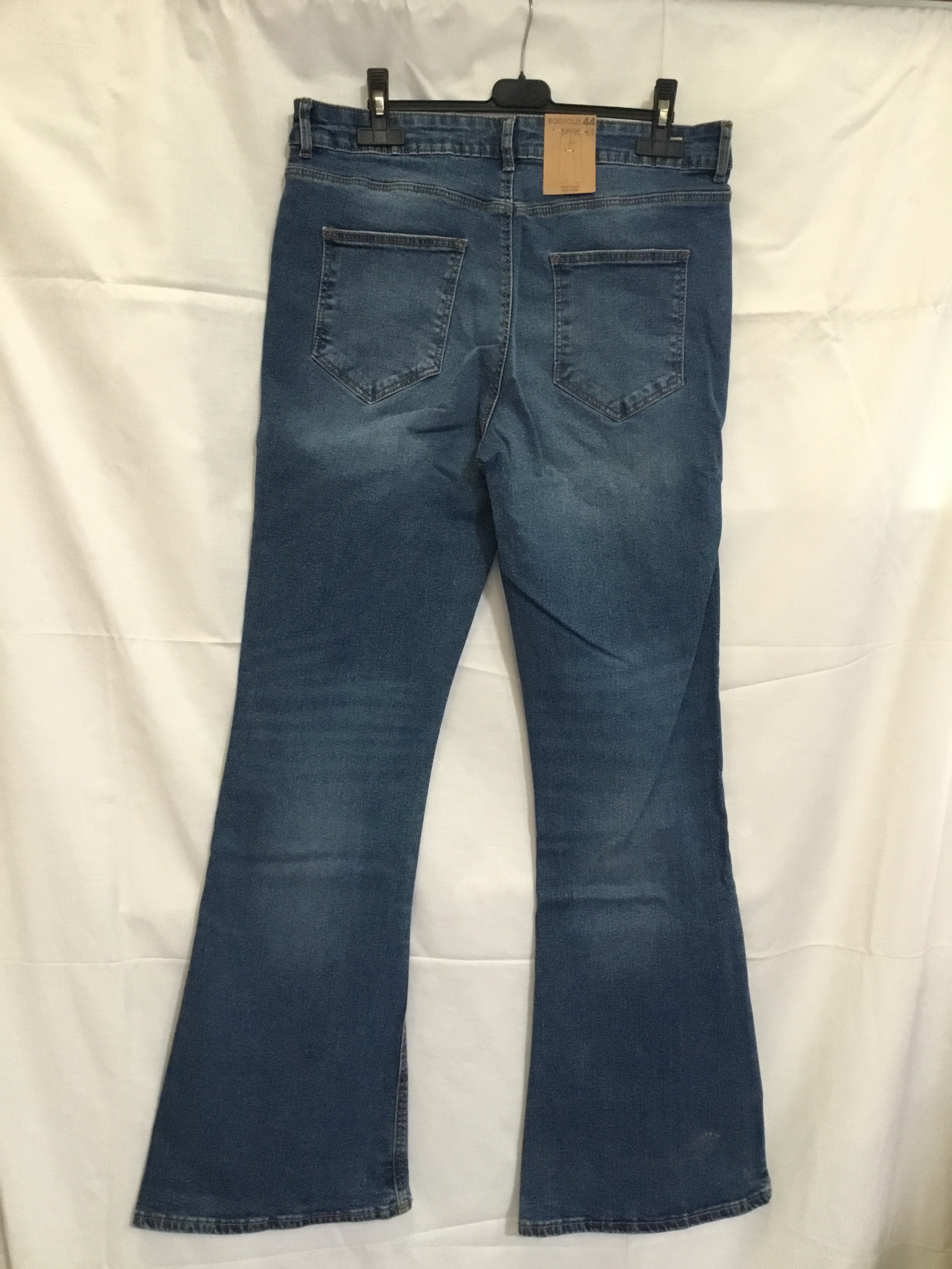 Voir photo 3 de JEANS pour femme "KIABI BOOTCUT" — Taille 44. JEANS pour femme "KIABI BOOTCUT" — Taille 44. Parfait état reconditionné photo 3