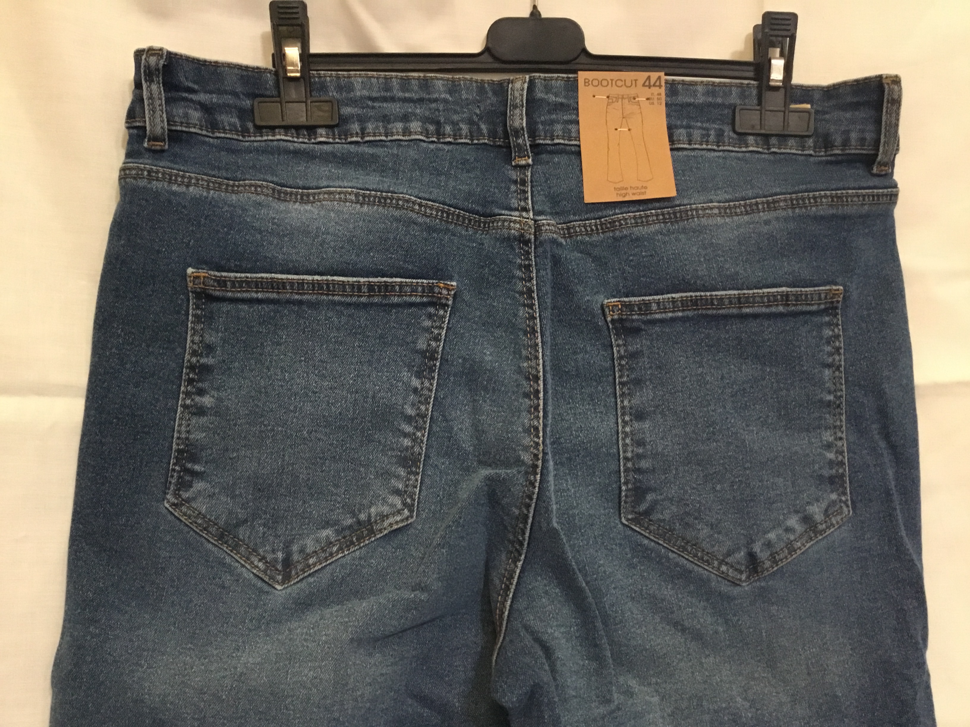 Voir photo 4 de JEANS pour femme "KIABI BOOTCUT" — Taille 44. JEANS pour femme "KIABI BOOTCUT" — Taille 44. Parfait état reconditionné photo 4