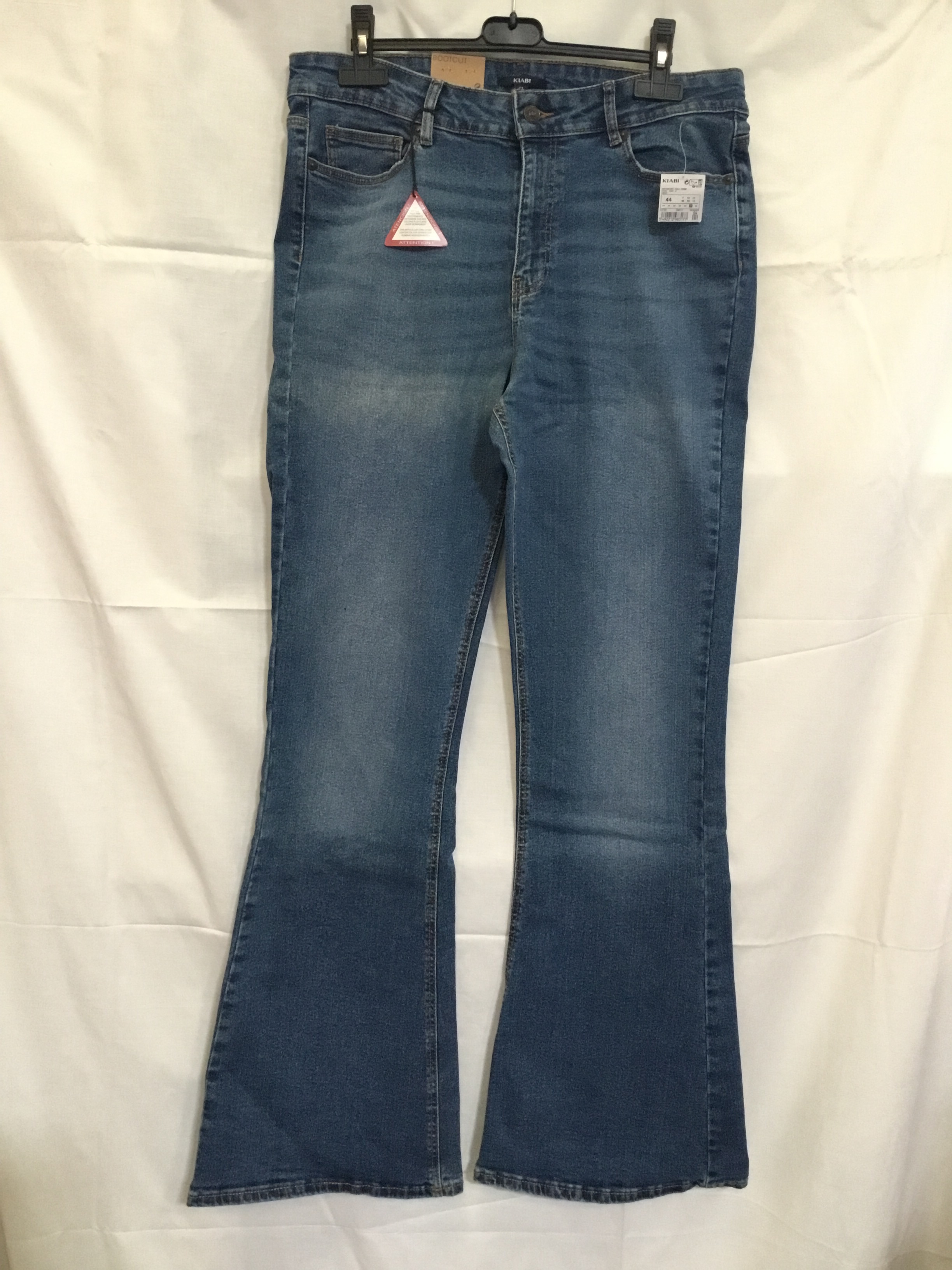 Acheter JEANS pour femme "KIABI BOOTCUT" — Taille 44. Parfait état - 15,00 € JEANS pour femme "KIABI BOOTCUT" — Taille 44. Parfait état reconditionné disponible sur Label Emmaüs