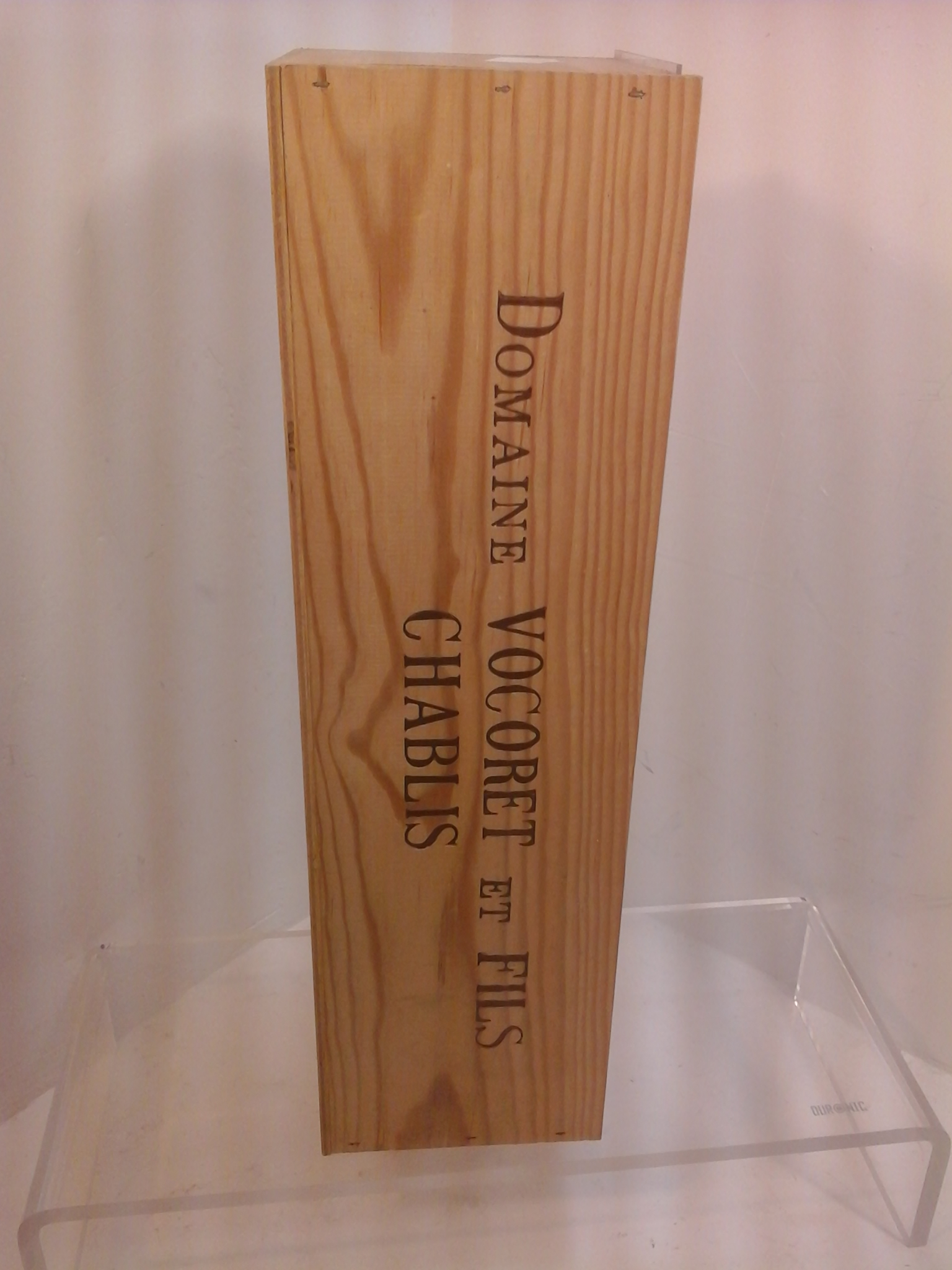 Voir photo 3 de JEROBOAM 3 L CHABLIS 1ER CRU 1999 LA FORET (bouteille vide en coffret bois vitrine. JEROBOAM 3 L CHABLIS 1ER CRU 1999 LA FORET (bouteille vide en coffret bois vitrine. Parfait état reconditionné photo 3