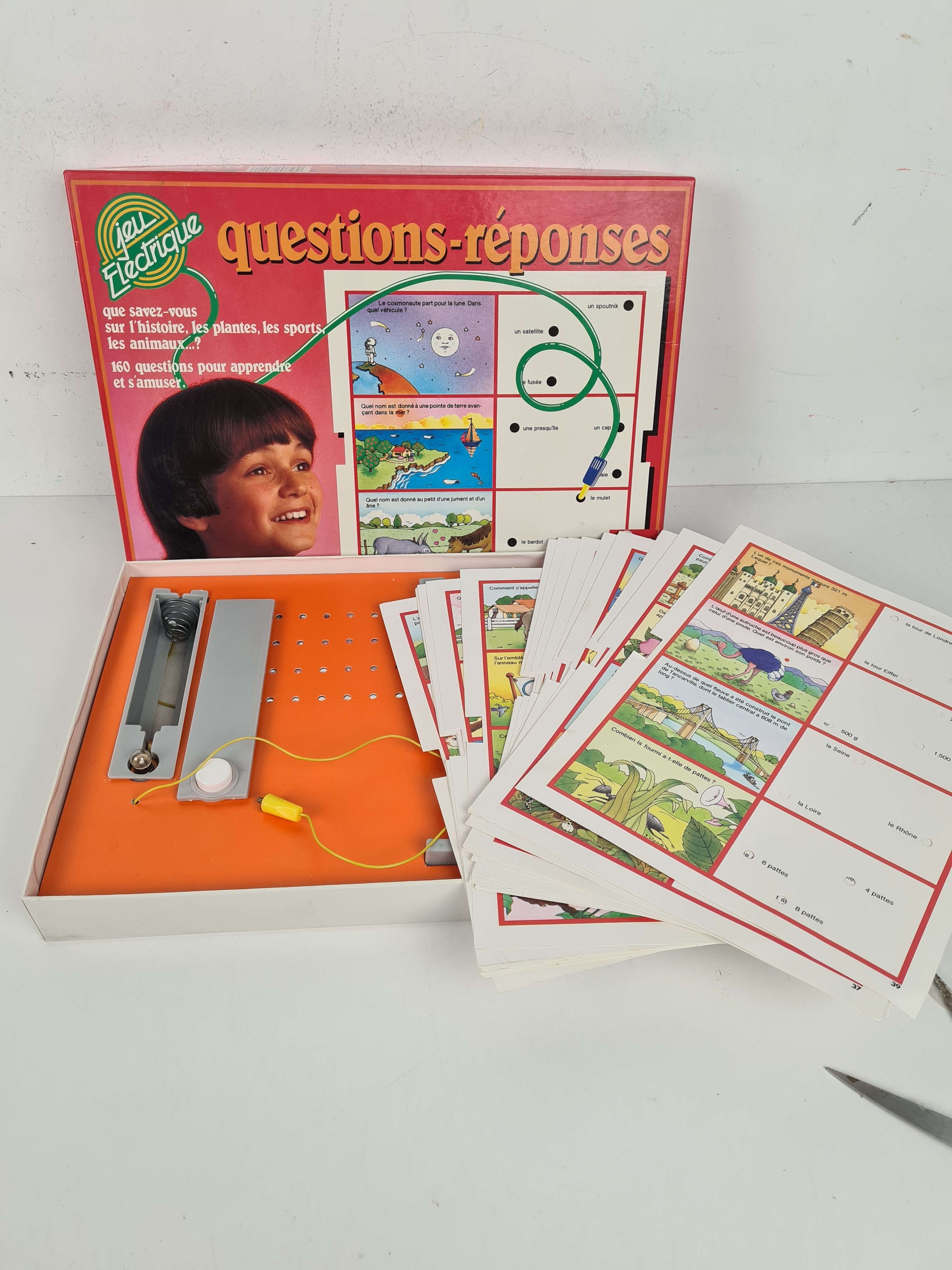 Voir photo 3 de Jeu ancien - Jeu Electrique questions et réponses - Nathan - 8 ans+ Jeu ancien - Jeu Electrique questions et réponses - Nathan - 8 ans+ Bon état reconditionné photo 3