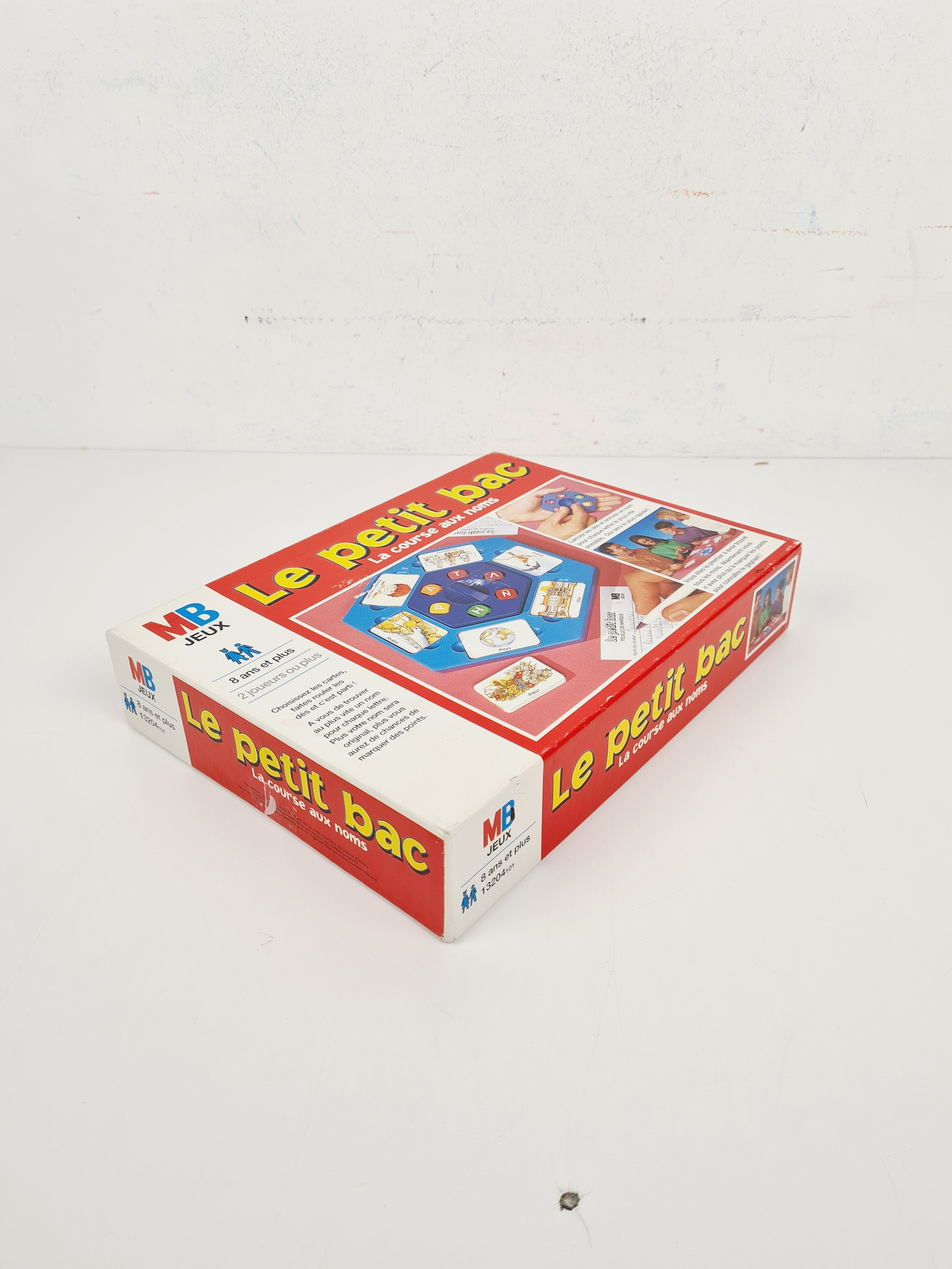 Voir photo 4 de Jeu ancien - Le petit bac - jeu vintage la course aux noms lettres mots - MB 1996 - 8 ans + Jeu ancien - Le petit bac - jeu vintage la course aux noms lettres mots - MB 1996 - 8 ans + Bon état reconditionné photo 4