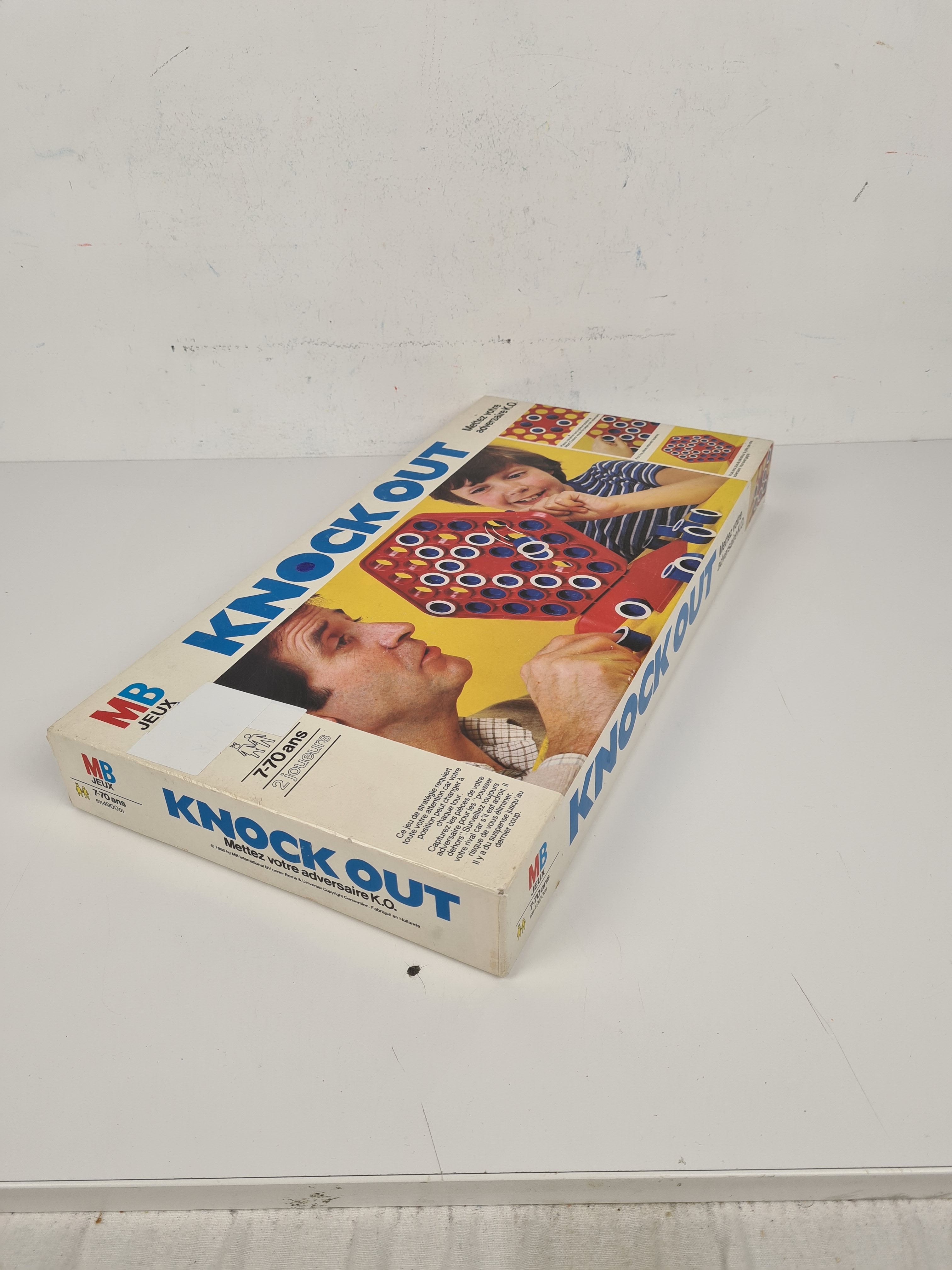 Voir photo 2 de Jeu anciens - Knock Out - 1978 - MB - 7 - 70 ans. Jeu anciens - Knock Out - 1978 - MB - 7 - 70 ans. État correct reconditionné photo 2