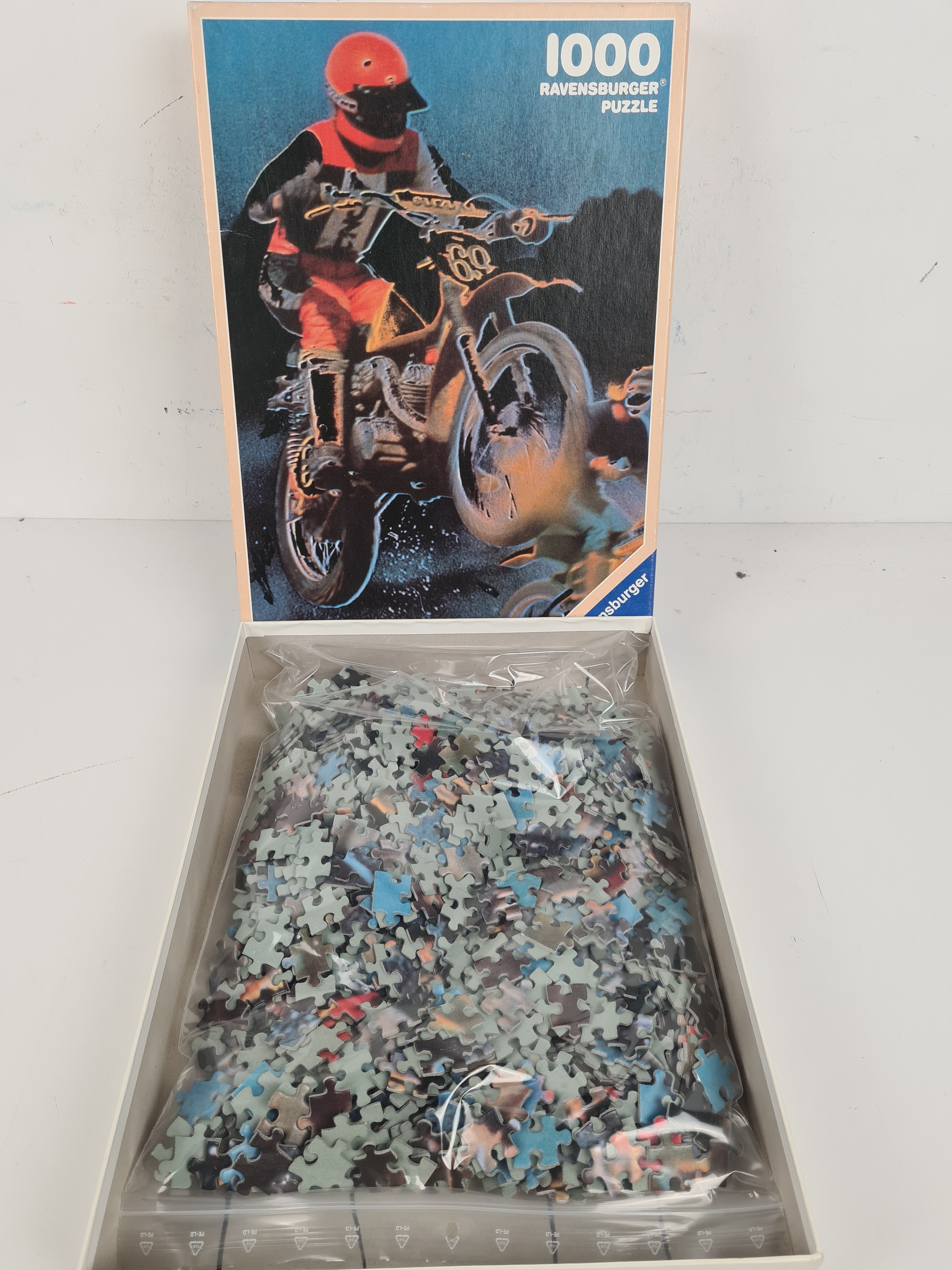 Voir photo 2 de Jeu anciens - Puzzle - Moto cross 1000 pièces - réalisé en 1992 - Ravensburger Jeu anciens - Puzzle - Moto cross 1000 pièces - réalisé en 1992 - Ravensburger Bon état reconditionné photo 2