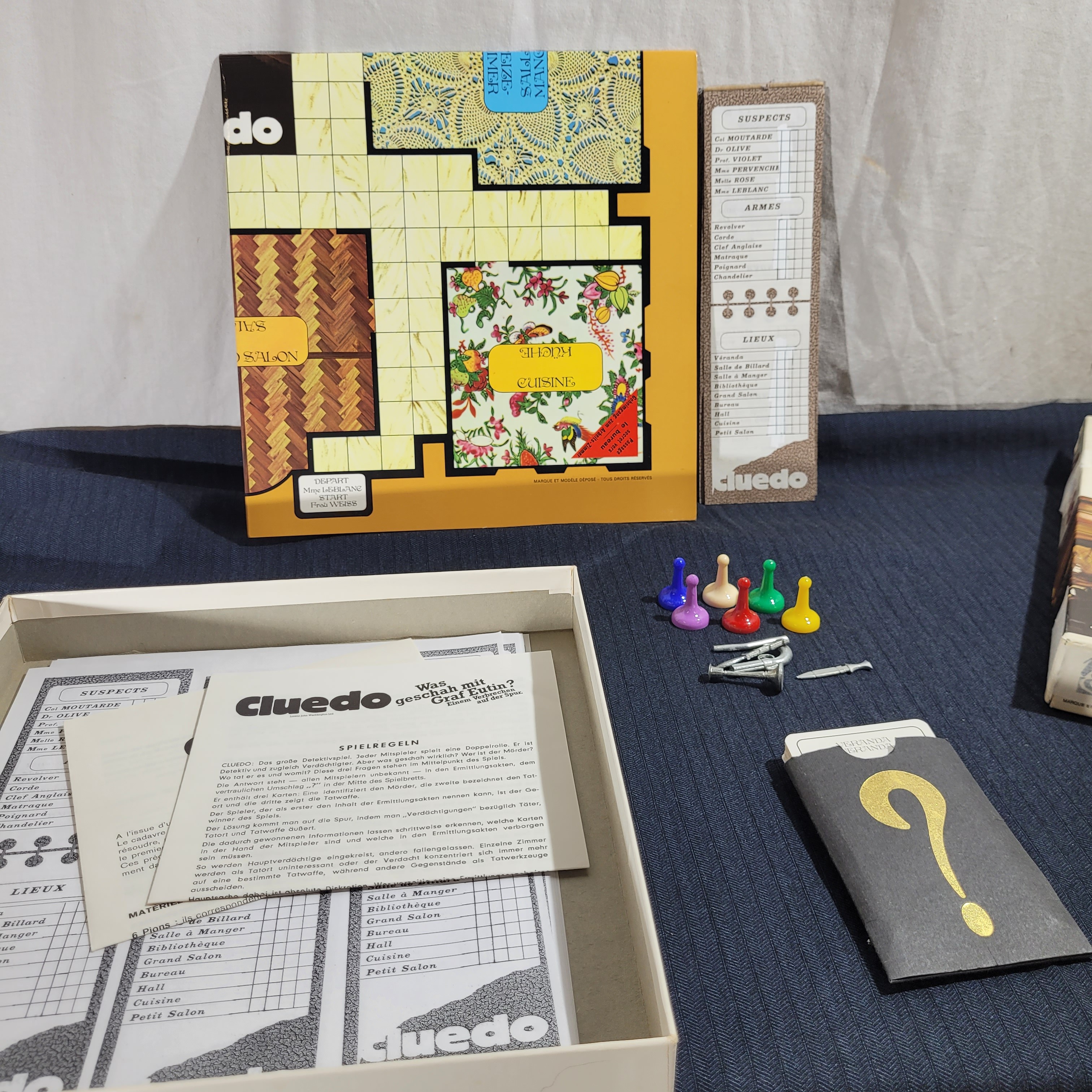 Voir photo 3 de Jeu Cluedo Vintage - Édition Miro Années 60 - Quasi complet Jeu Cluedo Vintage - Édition Miro Années 60 - Quasi complet État correct reconditionné photo 3