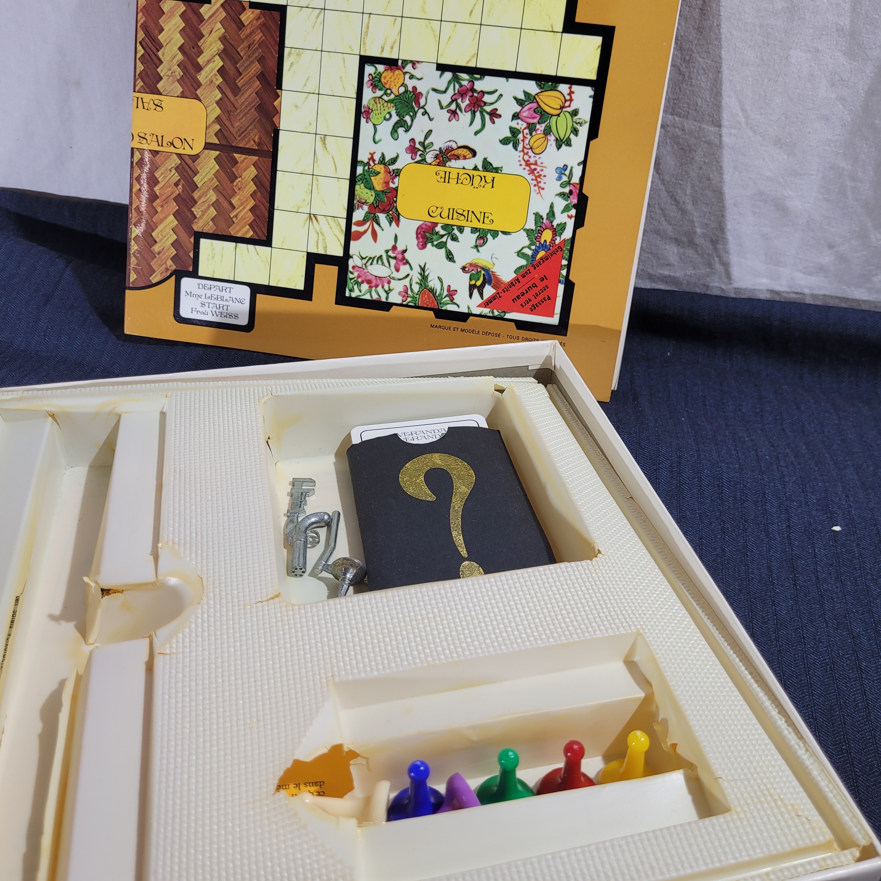Voir photo 7 de Jeu Cluedo Vintage - Édition Miro Années 60 - Quasi complet Jeu Cluedo Vintage - Édition Miro Années 60 - Quasi complet État correct reconditionné photo 7