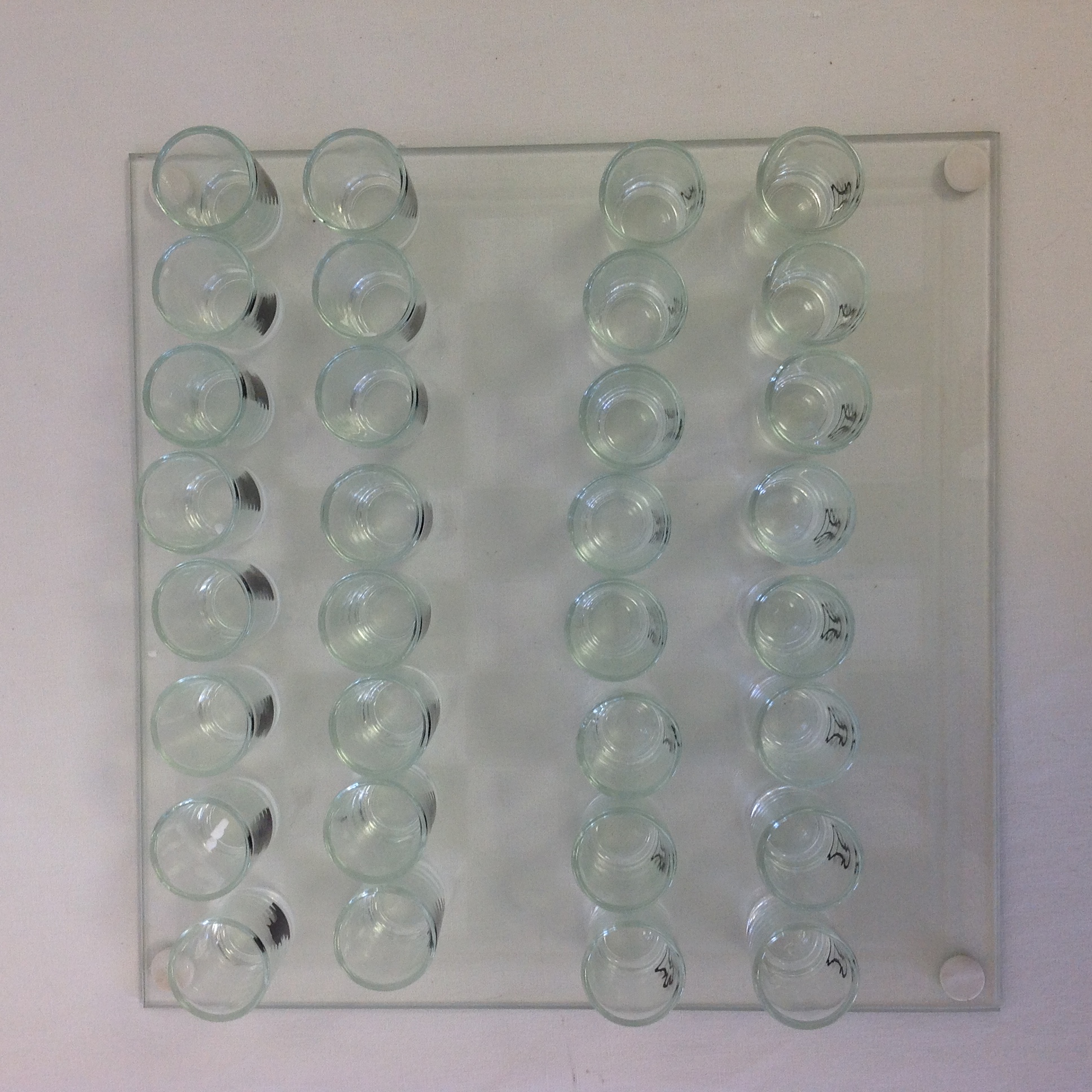 Voir photo 5 de Jeu d'échec à boire 1 plateau en verre, 32 verres pions shoters Jeu d'échec à boire 1 plateau en verre, 32 verres pions shoters Bon état reconditionné photo 5