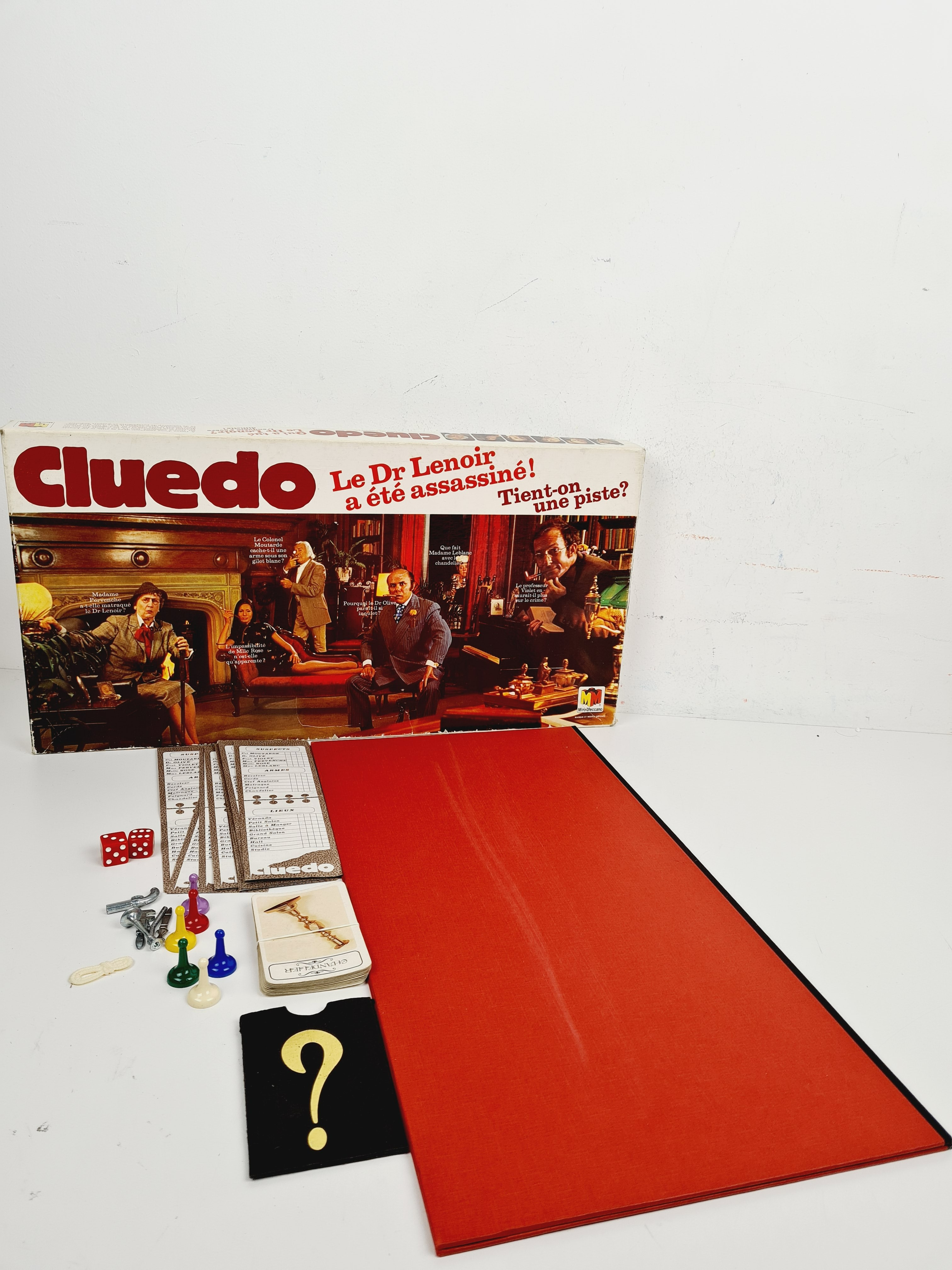 Voir photo 2 de Jeu d'enquête ancien - Cluedo - Miro - 8 ans + Jeu d'enquête ancien - Cluedo - Miro - 8 ans + Bon état reconditionné photo 2