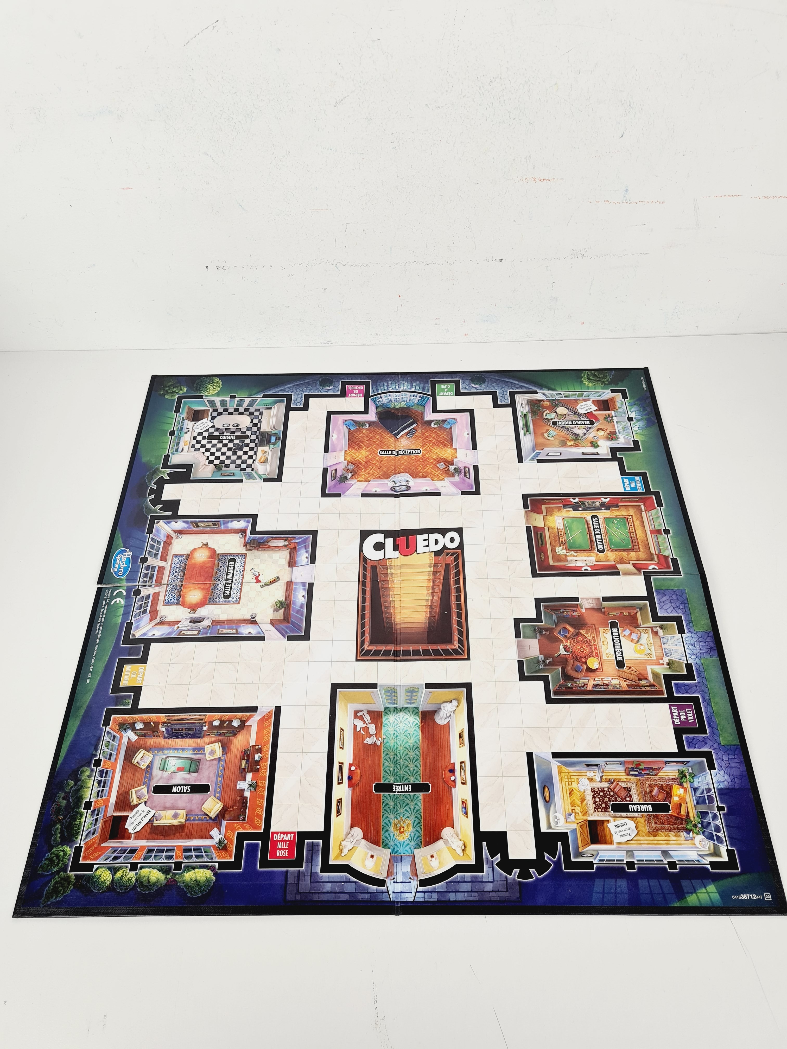 Voir photo 5 de Jeu d'enquête - Cluedo Le jeu des grands détectives - Hasbro Gaming - 8 ans + Jeu d'enquête - Cluedo Le jeu des grands détectives - Hasbro Gaming - 8 ans + Bon état reconditionné photo 5