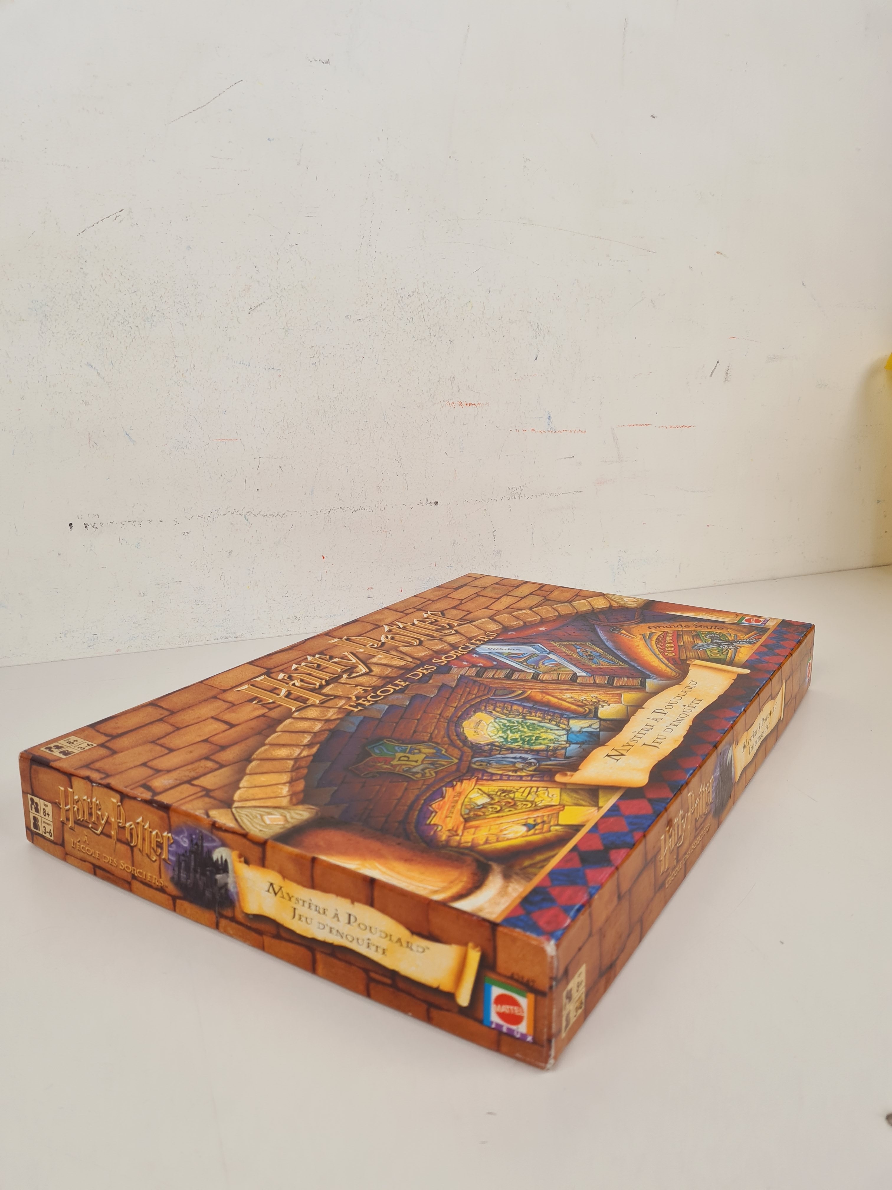 Voir photo 2 de Jeu d'enquêtes - Harry Potter à l'école des sorciers - Mattel - Dès 8 ans Jeu d'enquêtes - Harry Potter à l'école des sorciers - Mattel - Dès 8 ans Bon état reconditionné photo 2