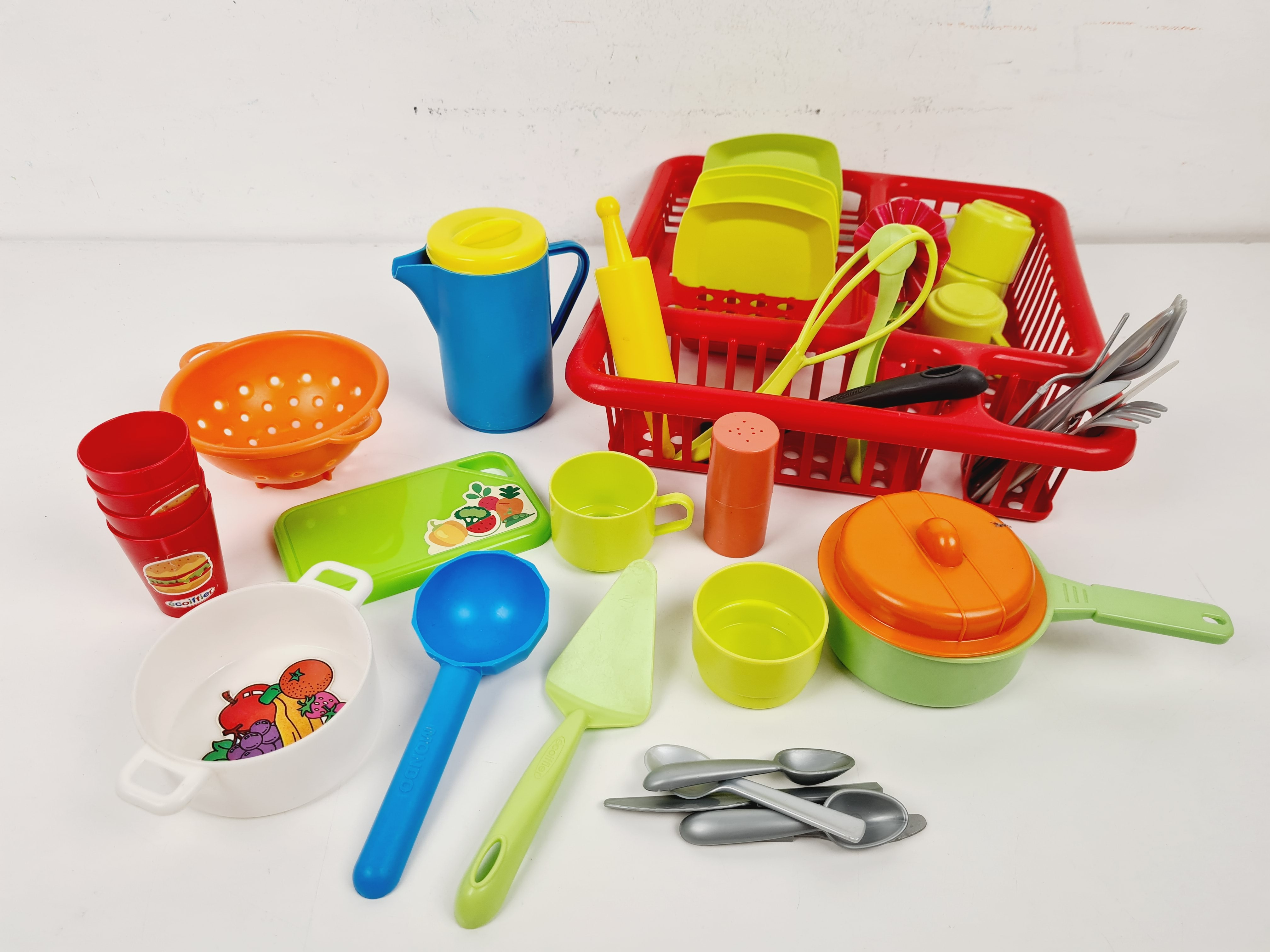 Voir photo 2 de Jeu d'imitation - Lots de dinette avec un égouttoir rouge en plastique Jeu d'imitation - Lots de dinette avec un égouttoir rouge en plastique Bon état reconditionné photo 2