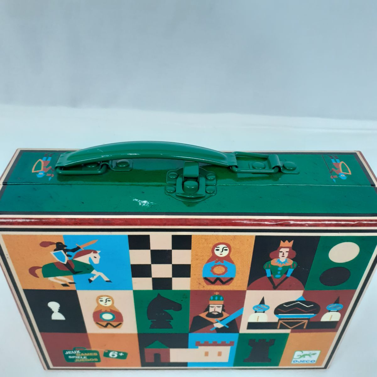 Voir photo 4 de Jeu dans sa valise - Echecs et Dames - Djeco Jeu dans sa valise - Echecs et Dames - Djeco Parfait état reconditionné photo 4