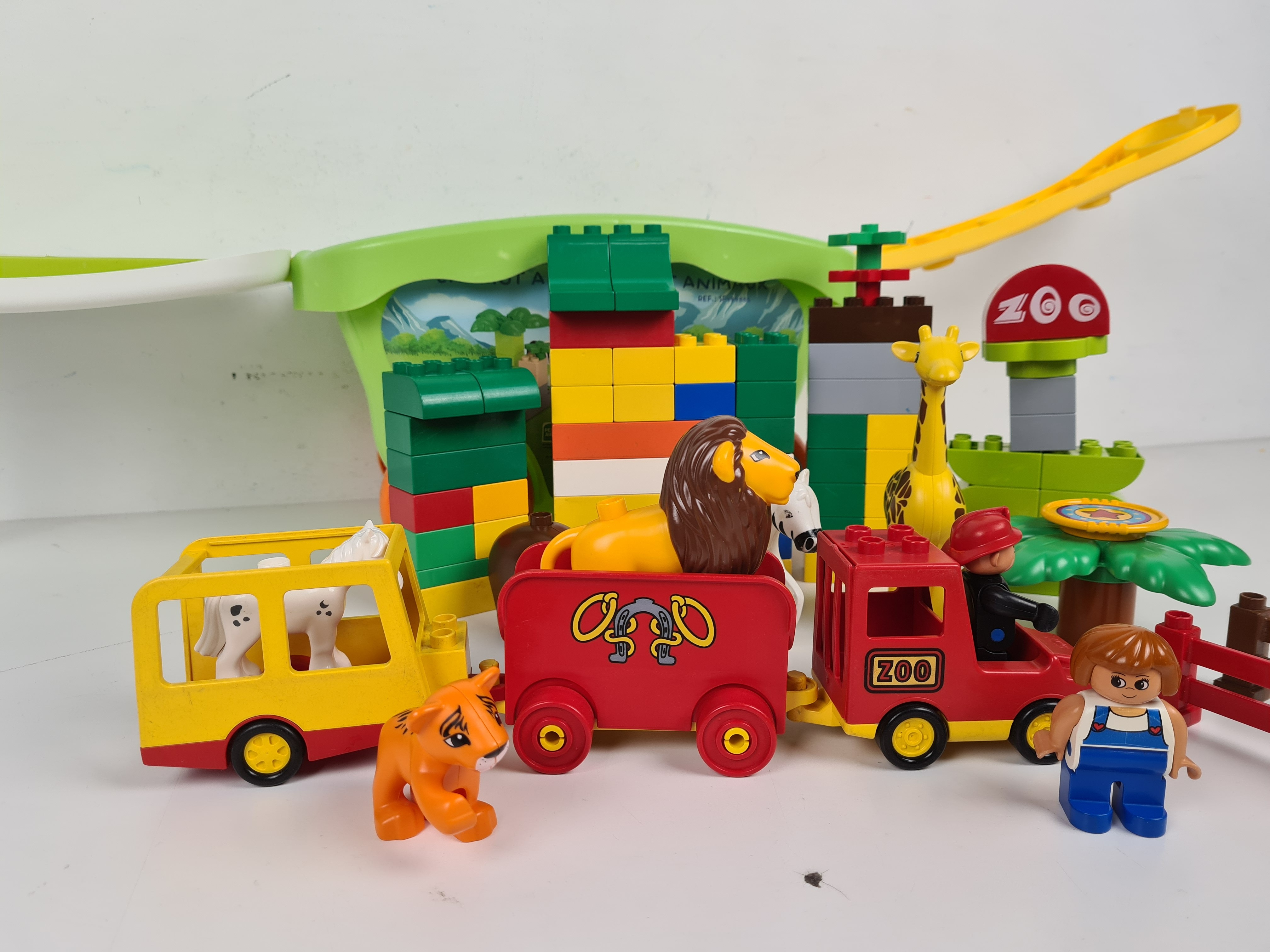 Voir photo 7 de Jeu de construction - Chariot avec blocs et animaux - 3 ans + Jeu de construction - Chariot avec blocs et animaux - 3 ans + Bon état reconditionné photo 7