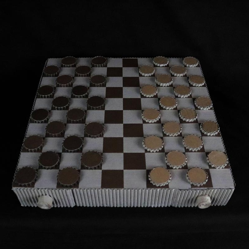 Acheter Jeu de dames en carton recyclé naturel et ciré - TRËMA Parfait état - 56,00 € Jeu de dames en carton recyclé naturel et ciré - TRËMA Parfait état reconditionné disponible sur Label Emmaüs