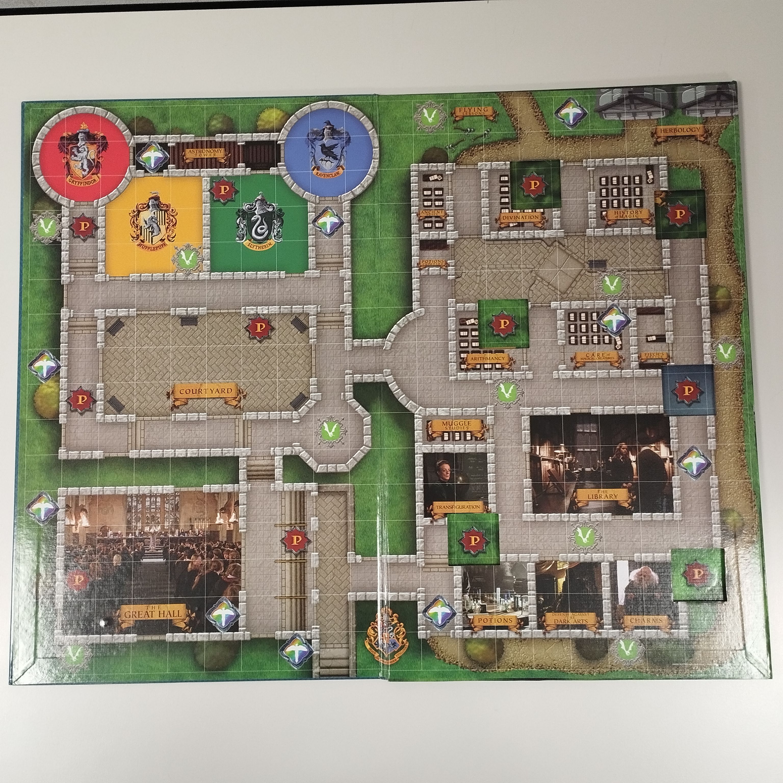 Voir photo 5 de Jeu de plateau Harry Potter - Magical Beasts Jeu de plateau Harry Potter - Magical Beasts Parfait état reconditionné photo 5