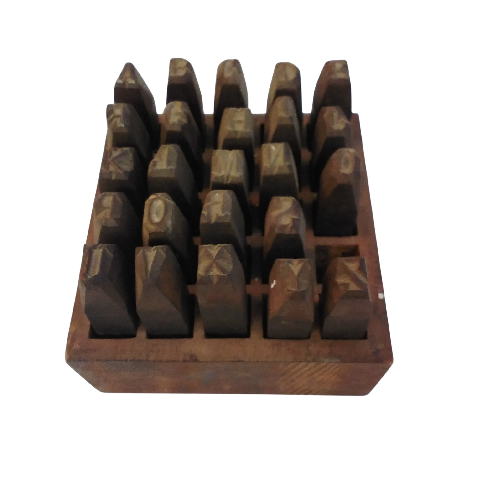 Acheter Jeu de poinçons lettres à marquer État correct - 30,00 € Jeu de poinçons lettres à marquer État correct reconditionné disponible sur Label Emmaüs